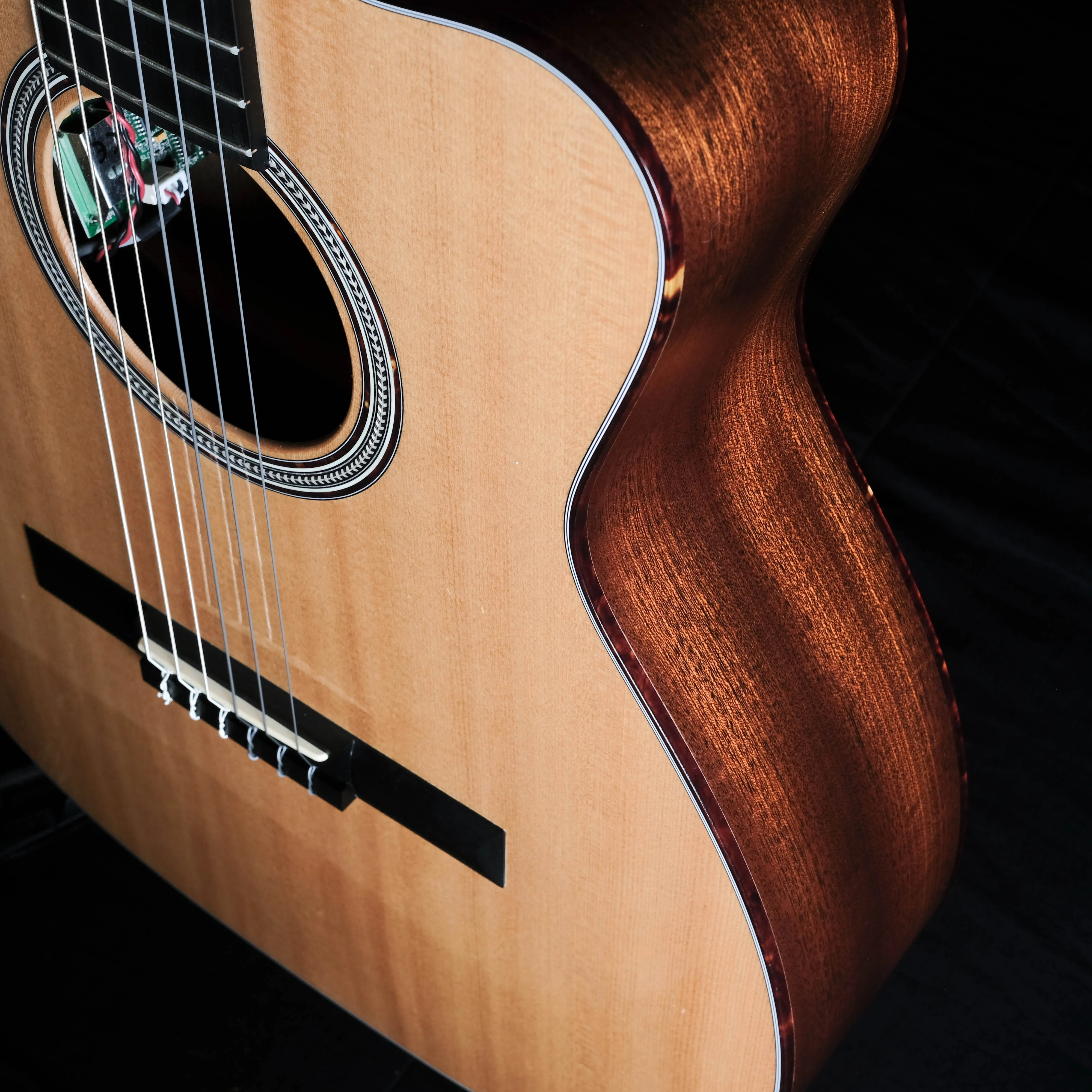 Pre Owned Martin 000-C 12 Fret Nylon String Cutaway Acoustic Guitar With OHSC - Image 7