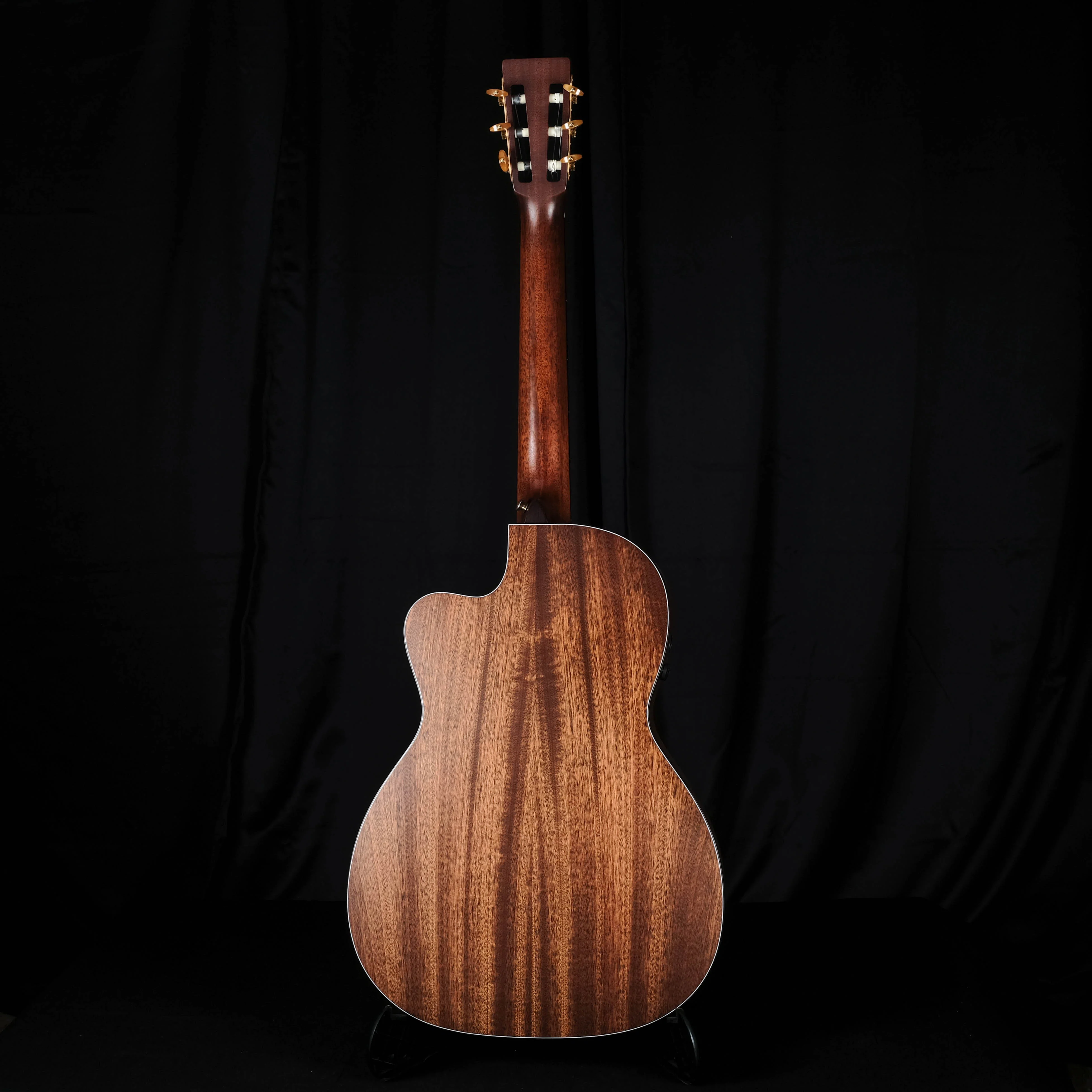 Pre Owned Martin 000-C 12 Fret Nylon String Cutaway Acoustic Guitar With OHSC - Image 8
