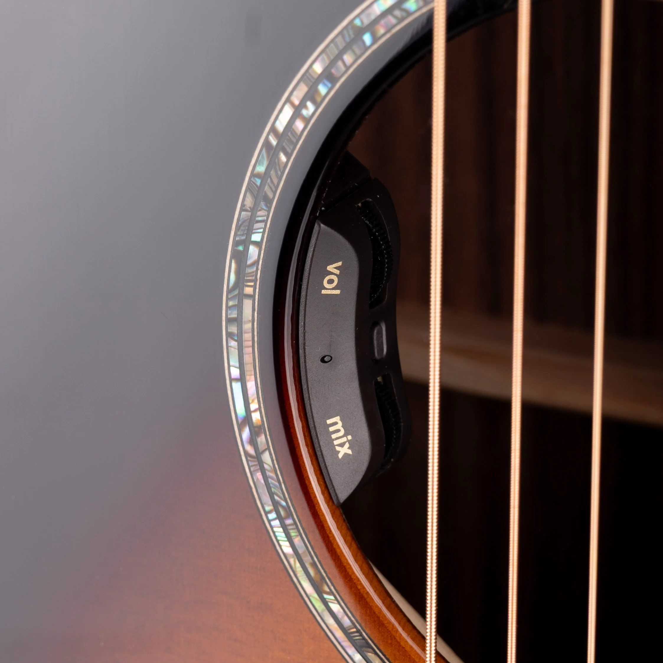 Pre Owned Martin Custom Shop Dreadnaught/000 Style 28 Indian Rosewood Sunburst With OHSC - Image 5