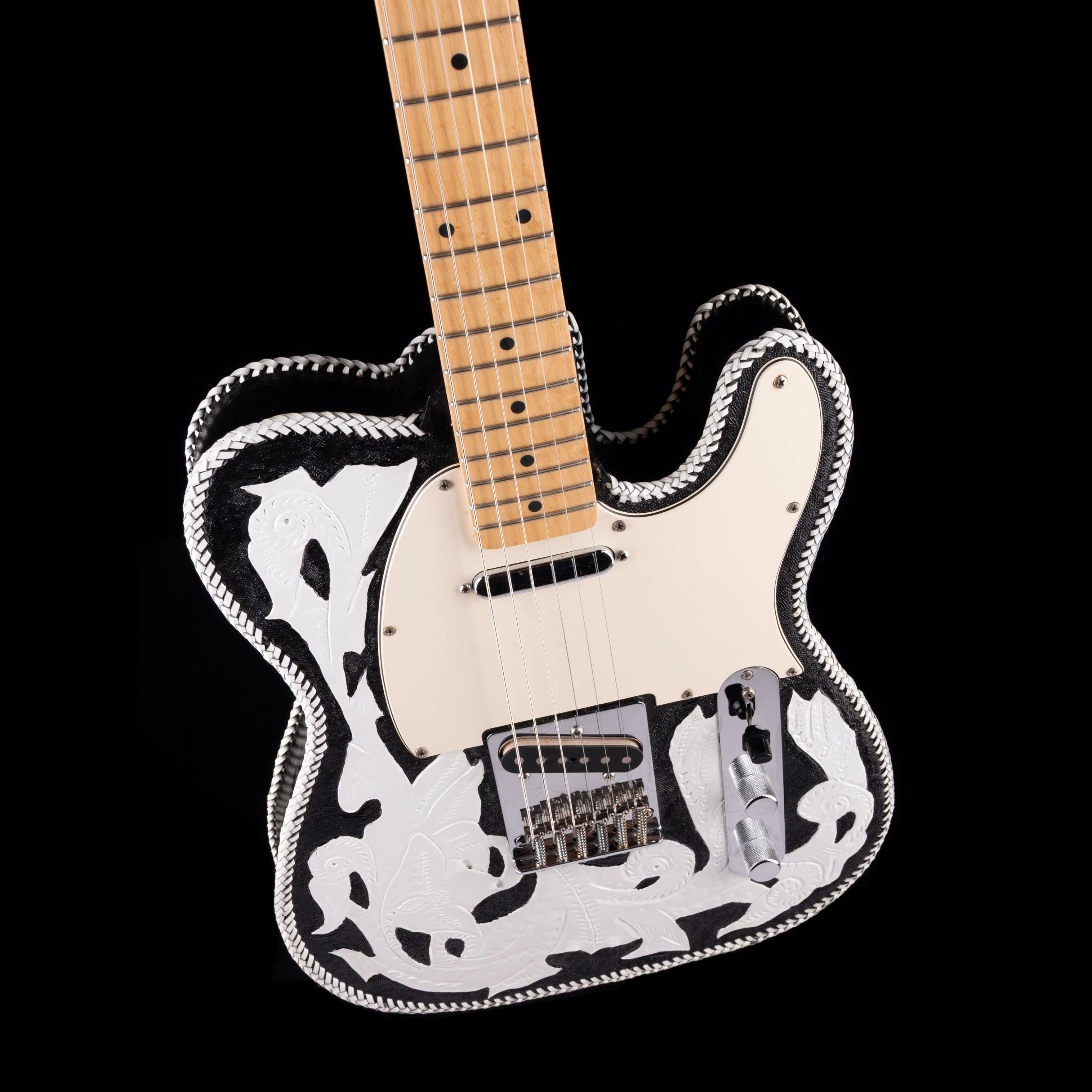 Pre-Owned  Partscaster  Wailin' Winnings T-Style Black/White Leather With HSC - Image 3