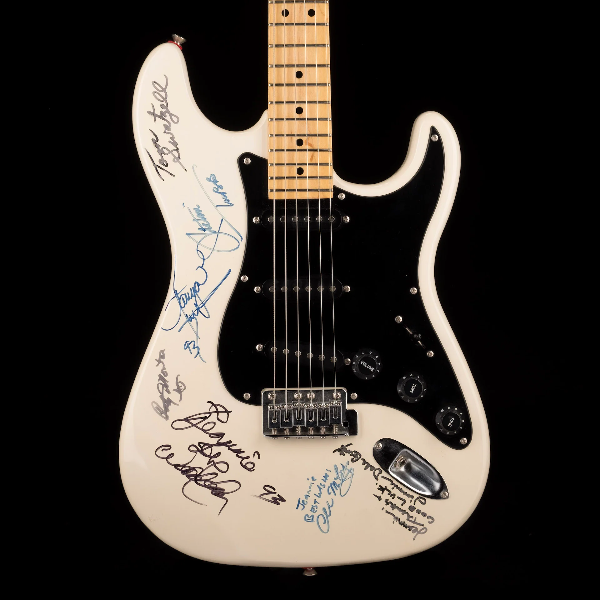 Pre Owned Peavey Predator SSS White Signed by Country Artists