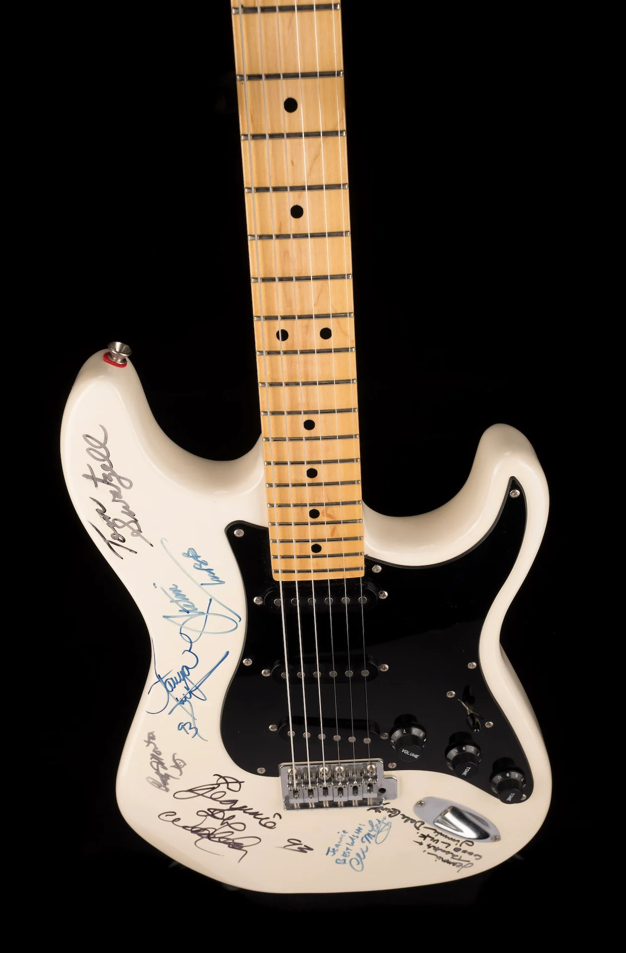 Pre Owned Peavey Predator SSS White Signed by Country Artists - Image 4