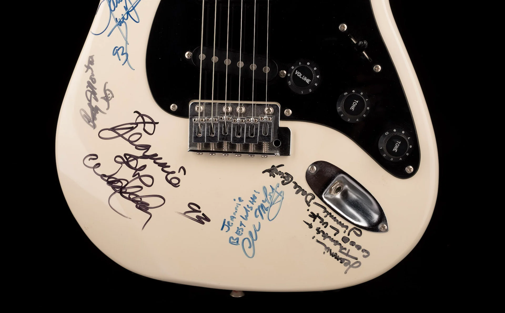 Pre Owned Peavey Predator SSS White Signed by Country Artists - Image 5