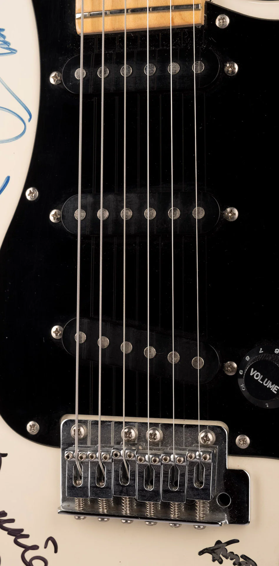 Pre Owned Peavey Predator SSS White Signed by Country Artists - Image 7