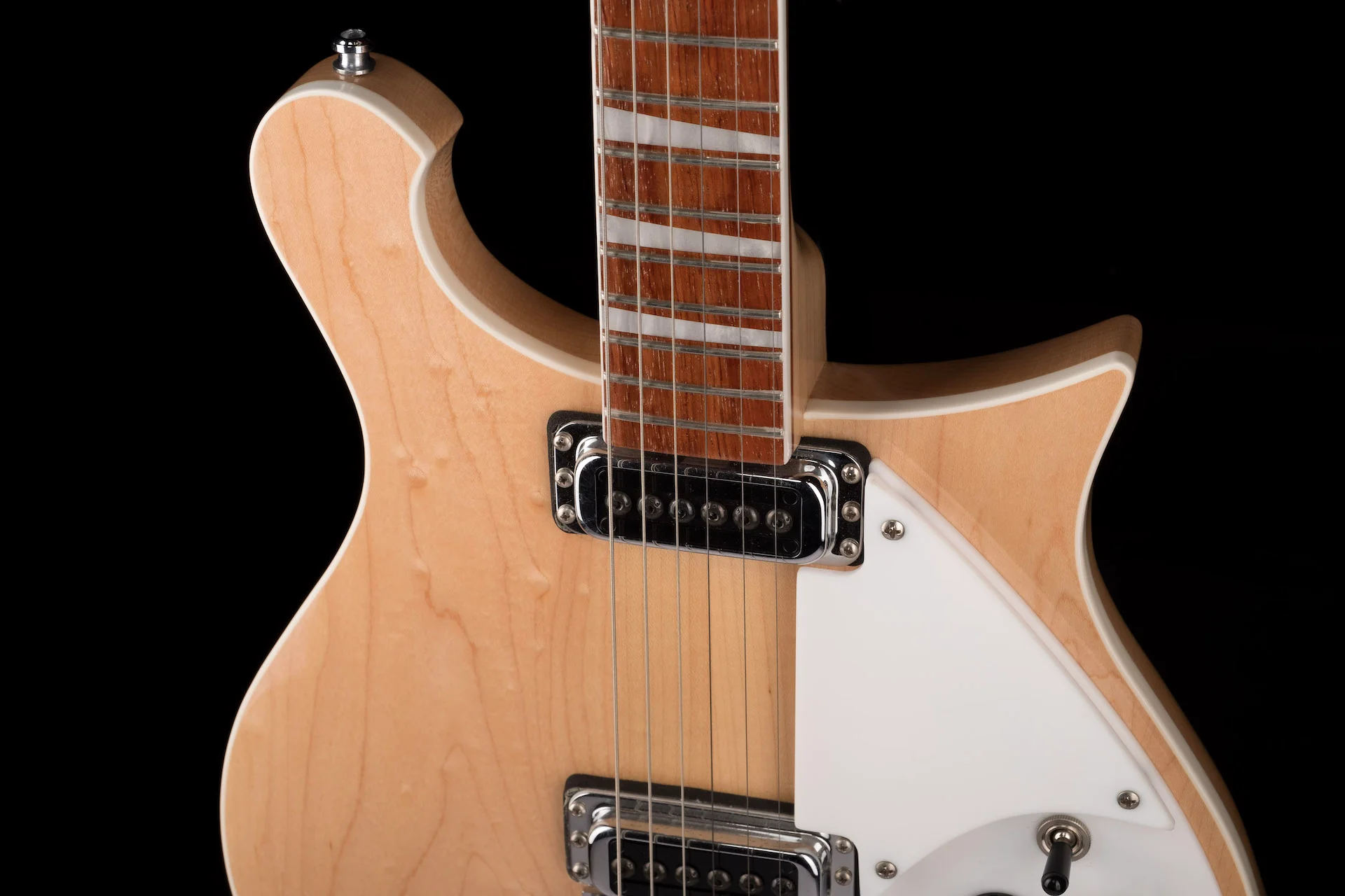 Pre Owned 2019 Rickenbacker 620/6 MG Mapleglo Electric Guitar With OHSC - Image 3