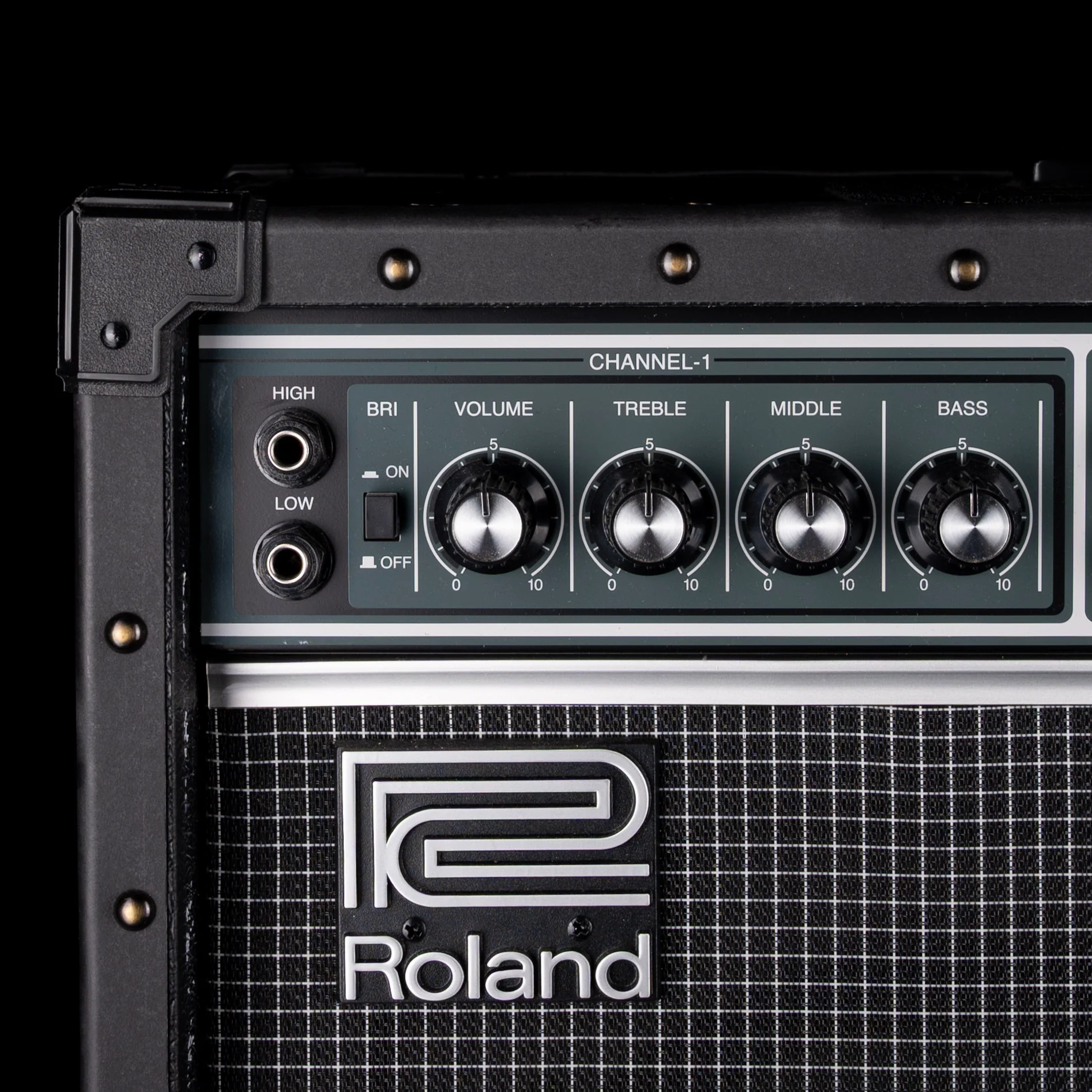 Pre Owned Roland JC-120 Guitar Amp Combo With Footswitch and Cover - Z2M6789 - Image 3