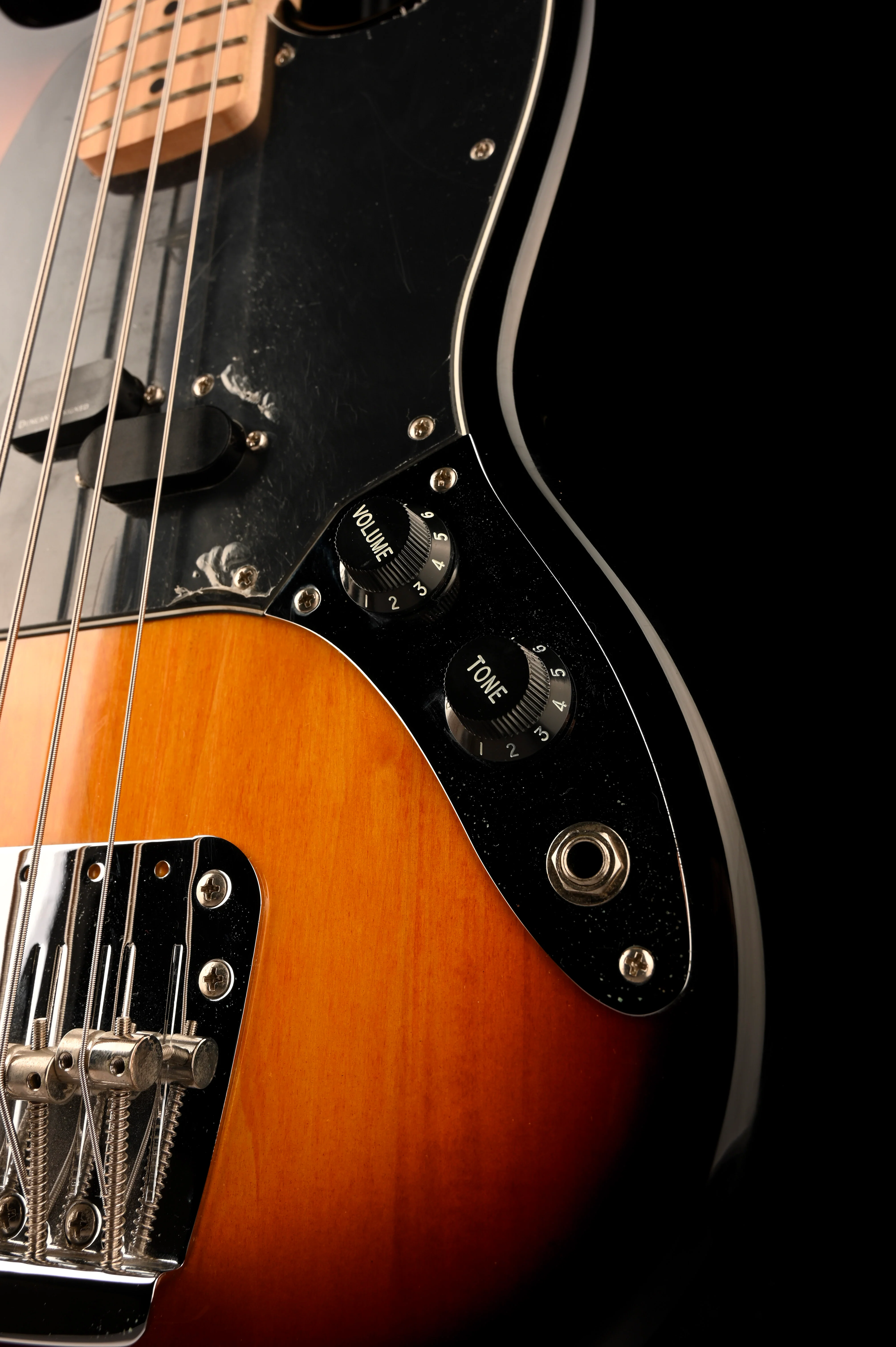Pre Owned Squier Vintage Mustang Bass 3-Tone Sunburst With Gig Bag - Image 7