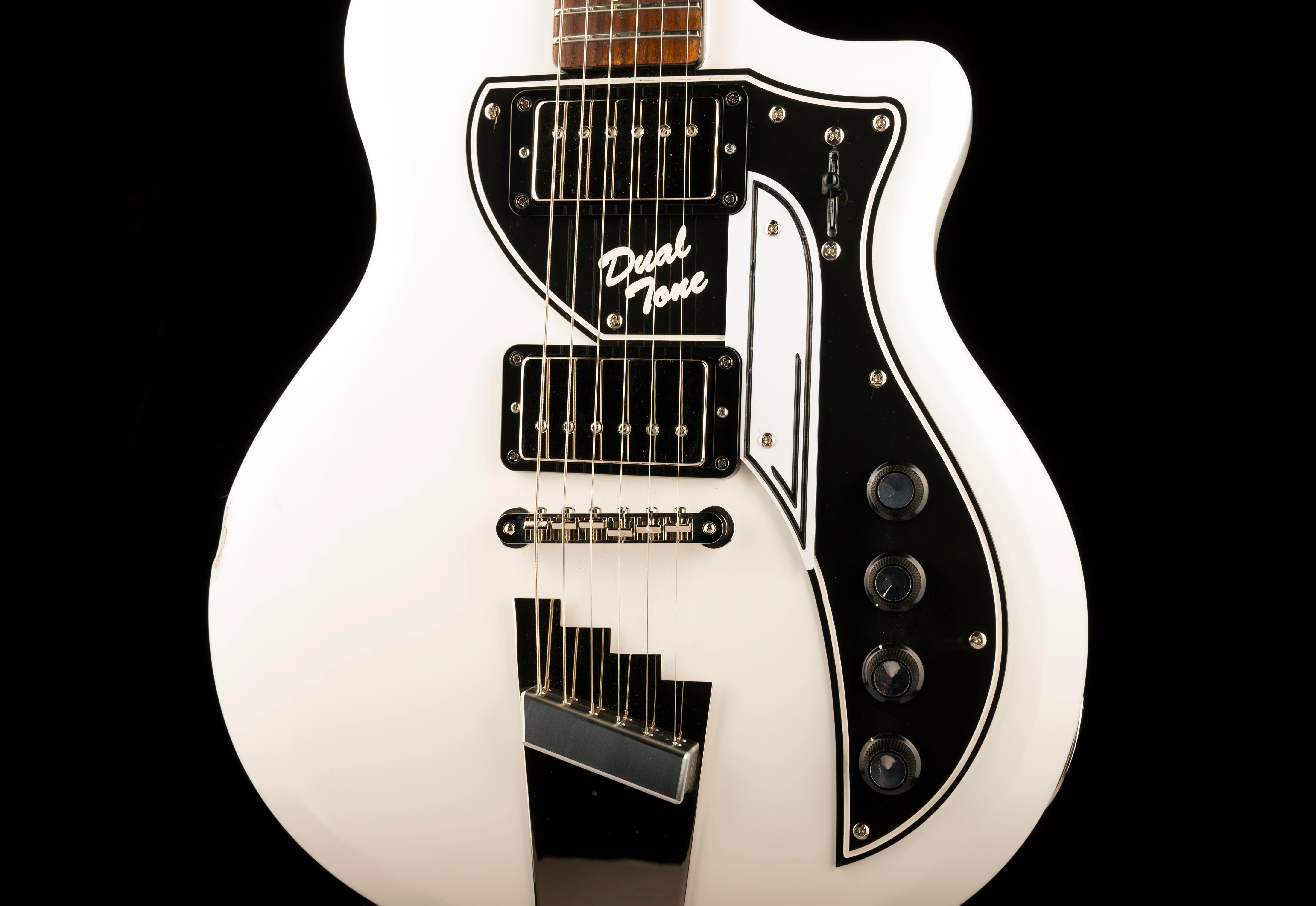 Pre Owned Supro 1224DBHT Limited Edition David Bowie 1961 Dual Tone Hardtail White With Gig Bag - Image 6