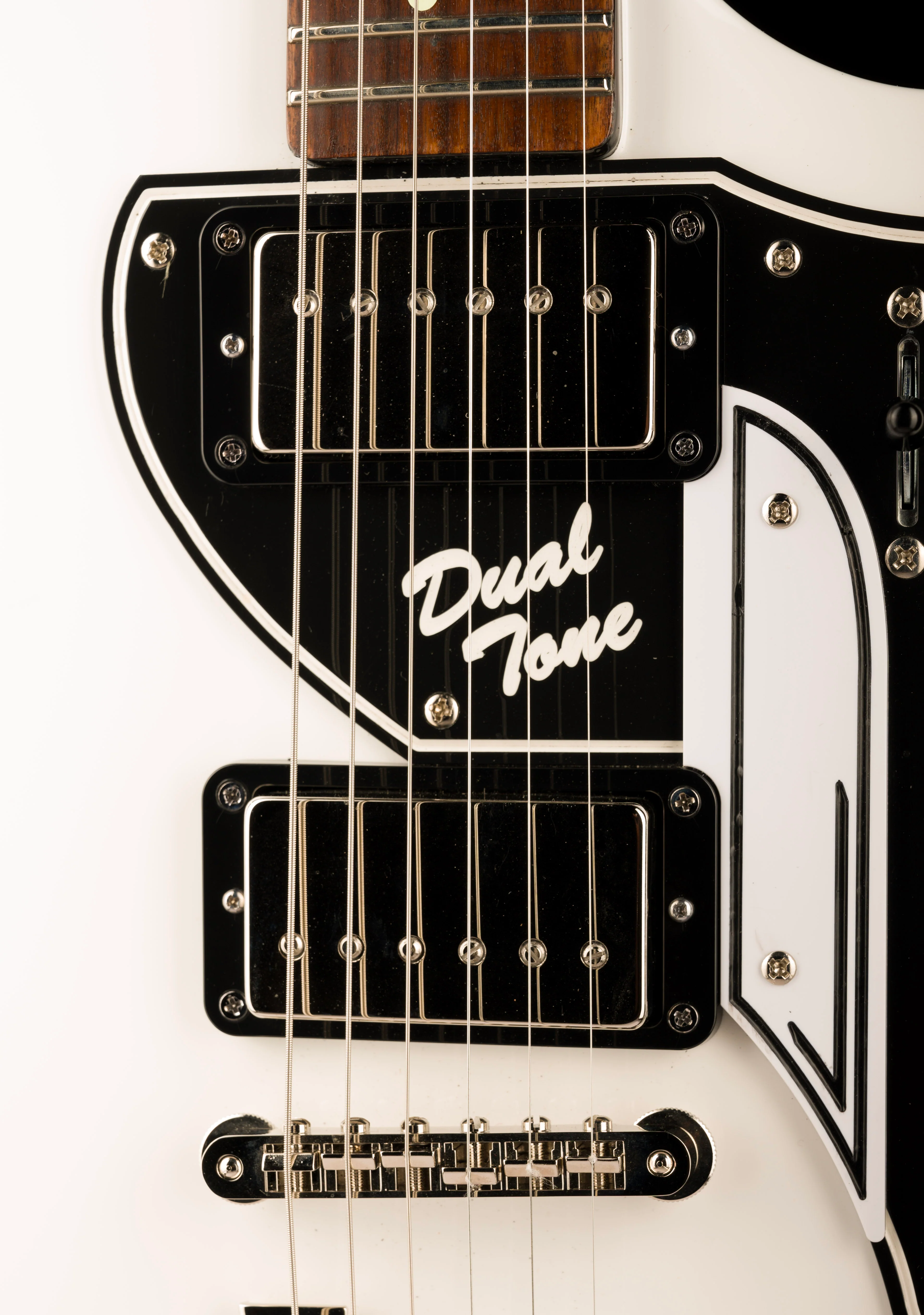 Pre Owned Supro 1224DBHT Limited Edition David Bowie 1961 Dual Tone Hardtail White With Gig Bag - Image 7