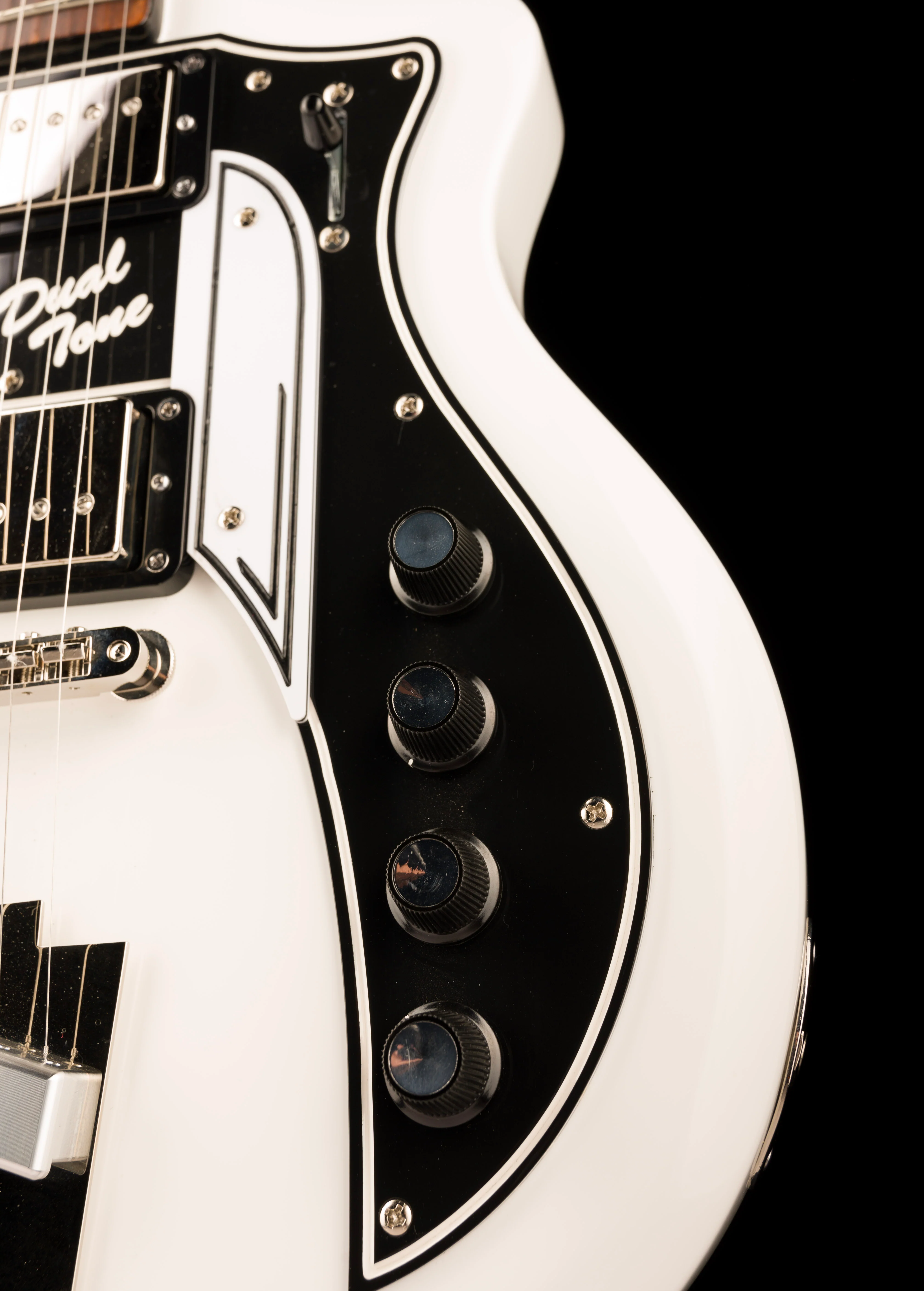 Pre Owned Supro 1224DBHT Limited Edition David Bowie 1961 Dual Tone Hardtail White With Gig Bag - Image 8