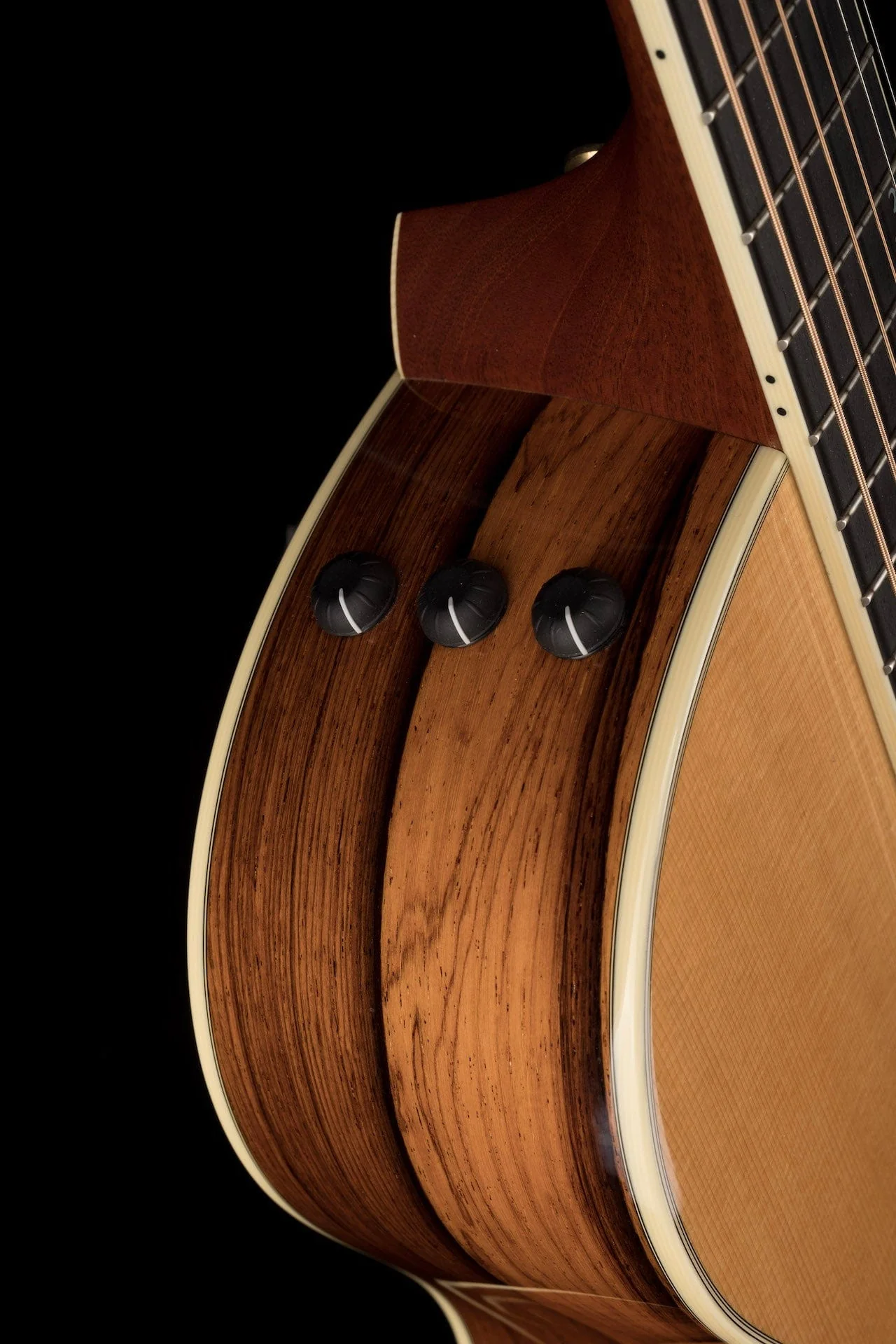 Pre Owned Taylor 35th Anniversary XXXV-P Parlor Natural Acoustic Guitar With OHSC - Image 9