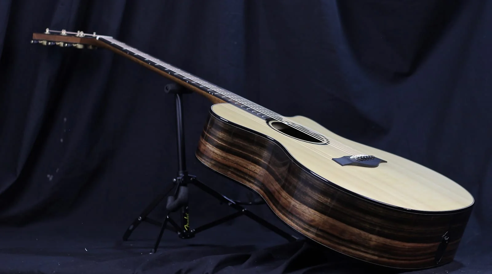 Pre Owned Taylor Custom GA Grand Auditorium Acoustic Electric Guitar Macassar Ebony Back & Sides Spruce Top OHSC - Image 3