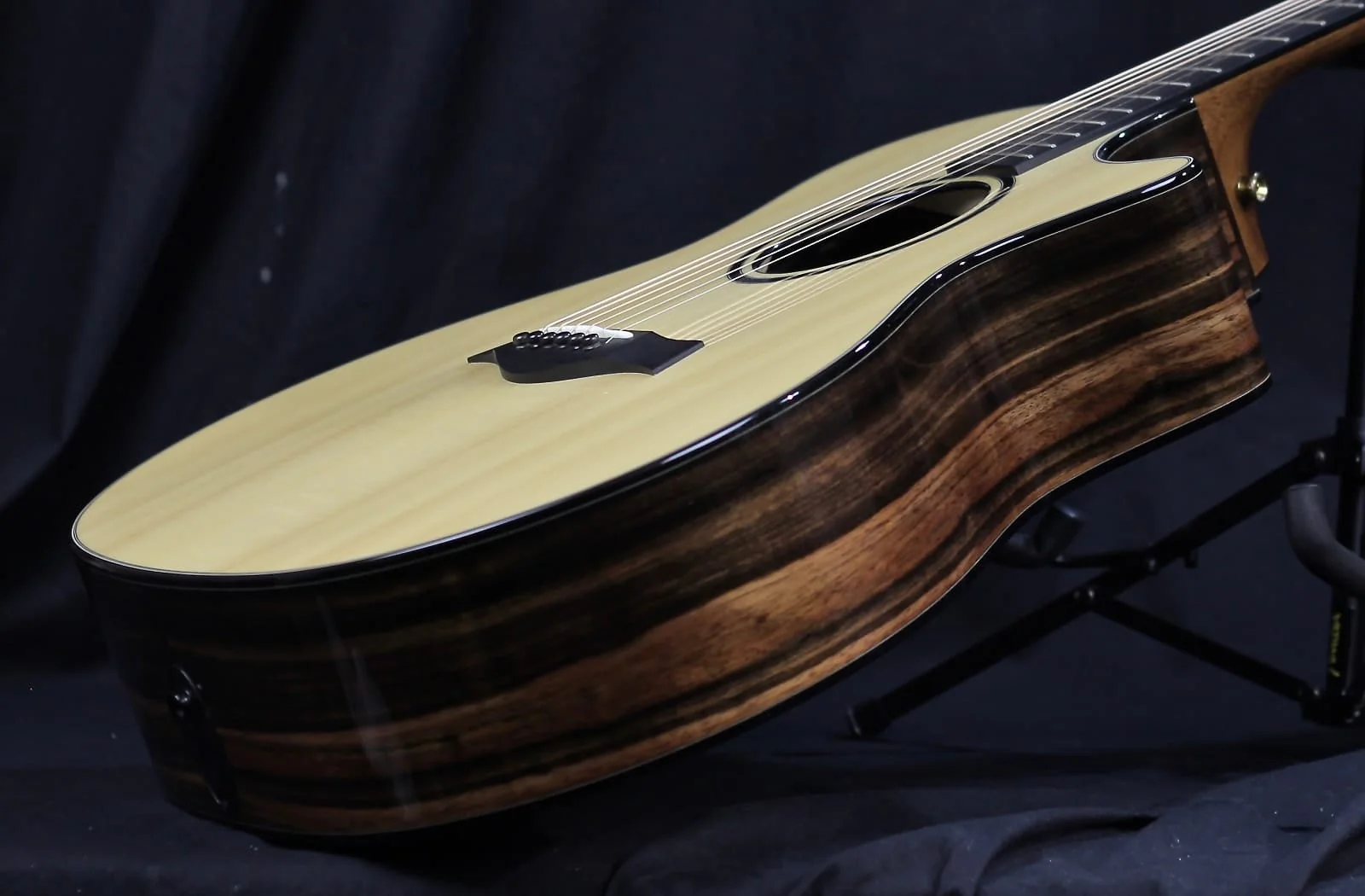 Pre Owned Taylor Custom GA Grand Auditorium Acoustic Electric Guitar Macassar Ebony Back & Sides Spruce Top OHSC - Image 4