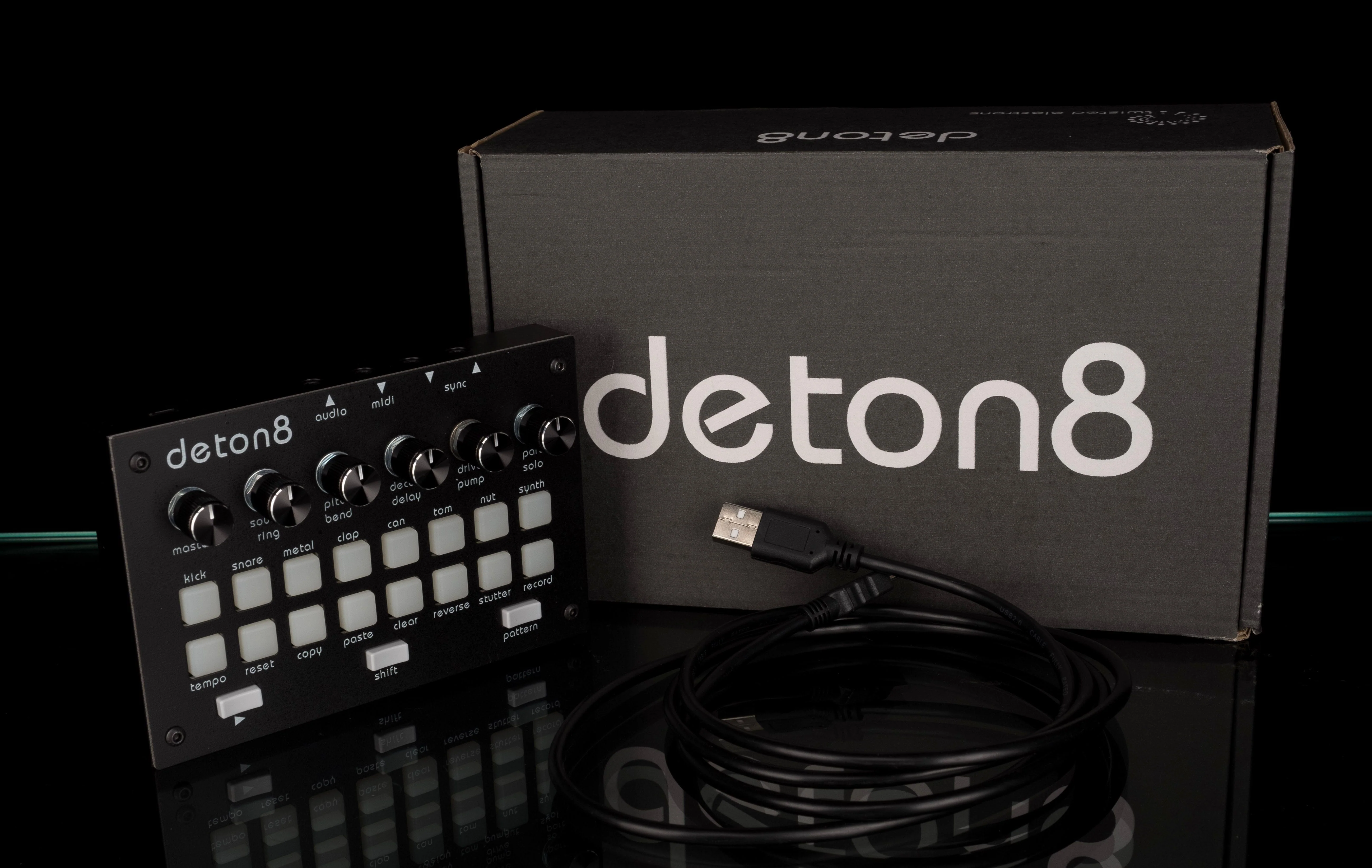 Pre Owned Twisted Electrons Deton8 8-bit Sample Drum Machine Sequencer With Box - Image 4