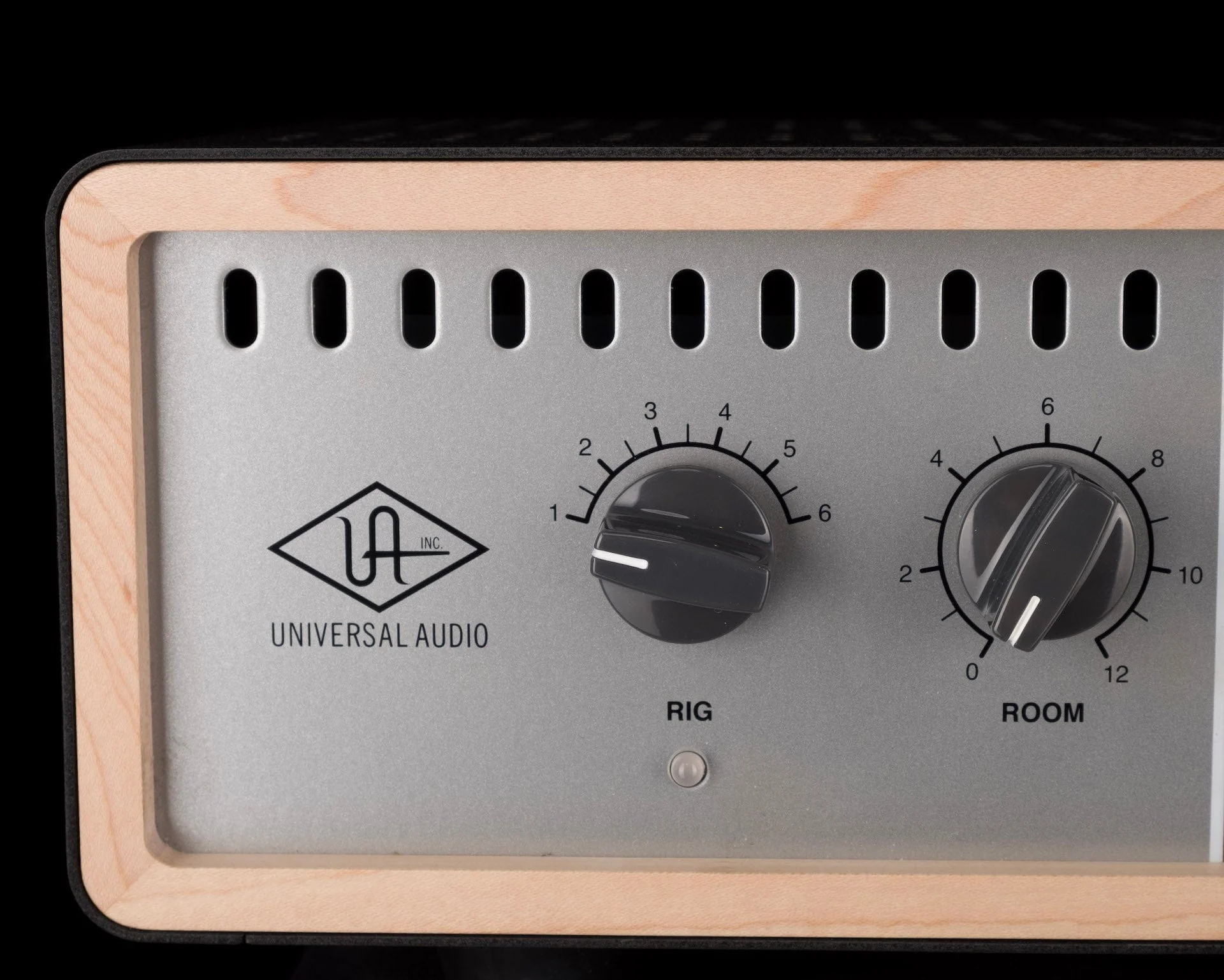 Pre Owned Universal Audio OX Amp Top Box Speaker Simulator With Adapter - Image 3