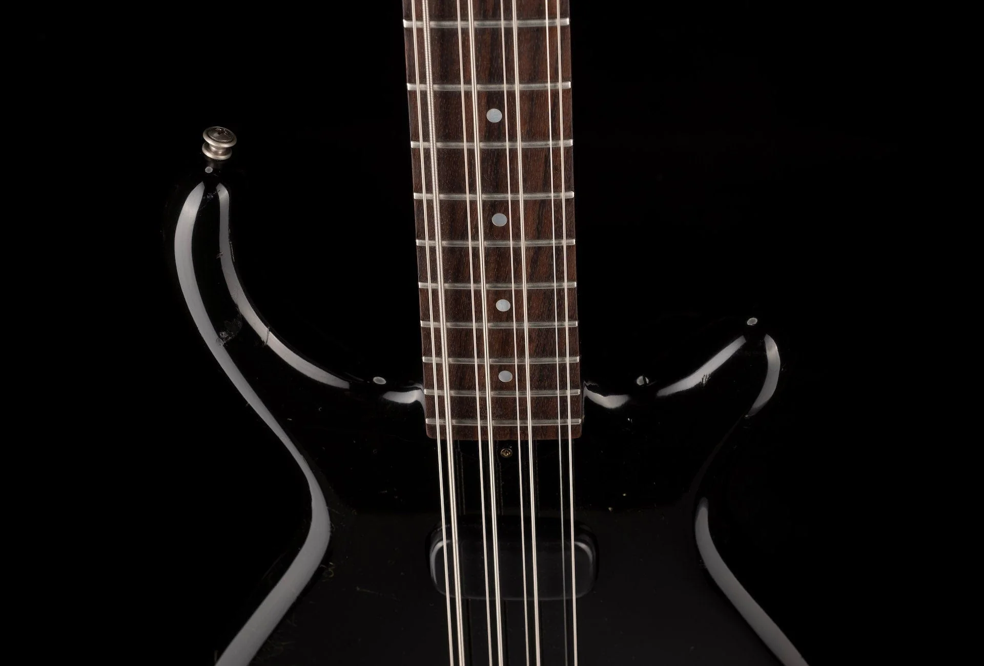 Pre Owned Veillette-Citron Standard 8-String Bass Black With Case - Image 3