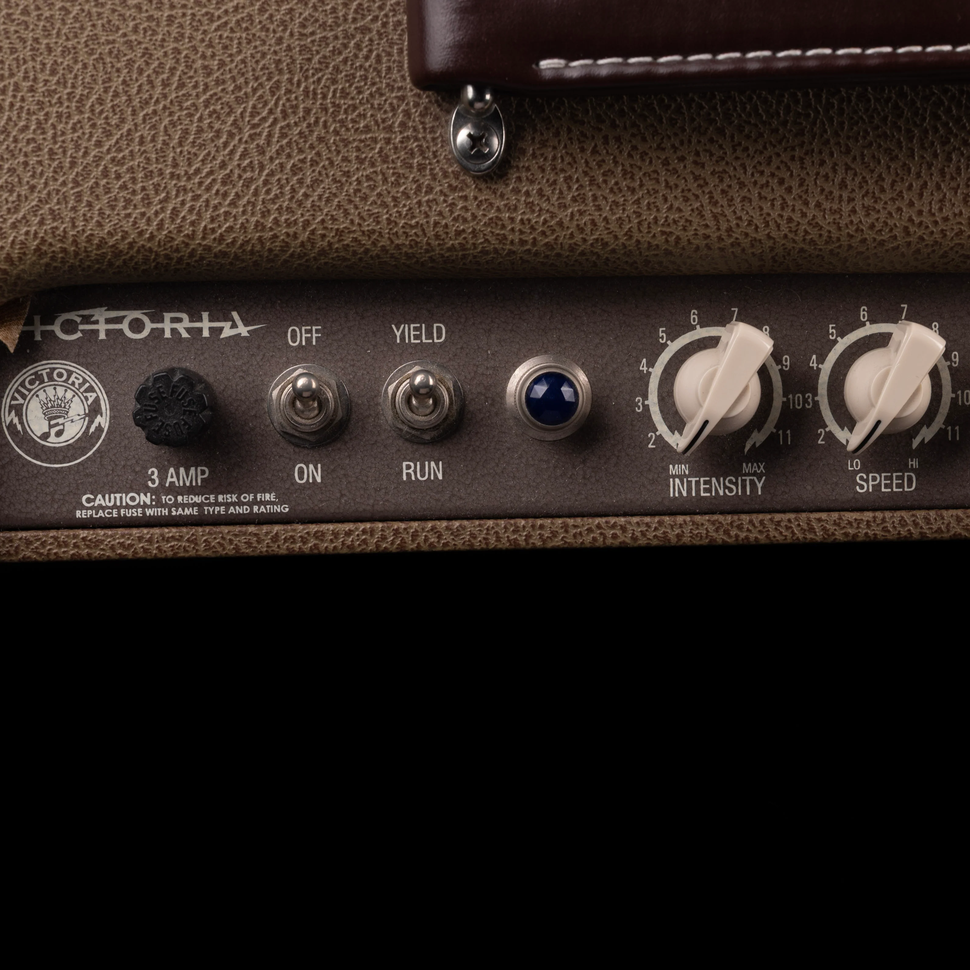 Pre-Owned Victoria Victoriette 112 Brown Guitar Amp Combo with Cover and Footswitch - Image 9