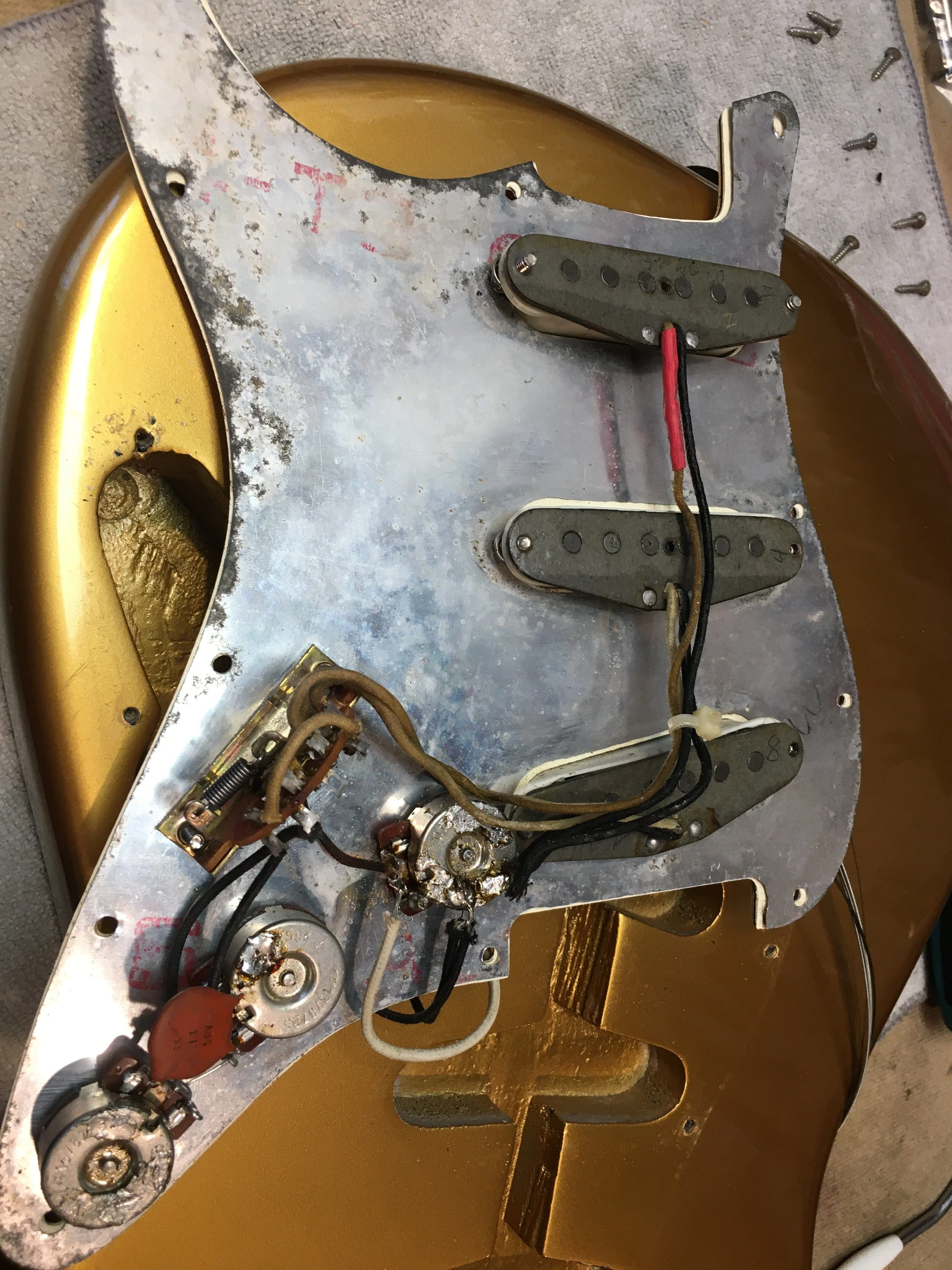 Vintage 1966 Fender Stratocaster Refinished Gold with Case - Image 12