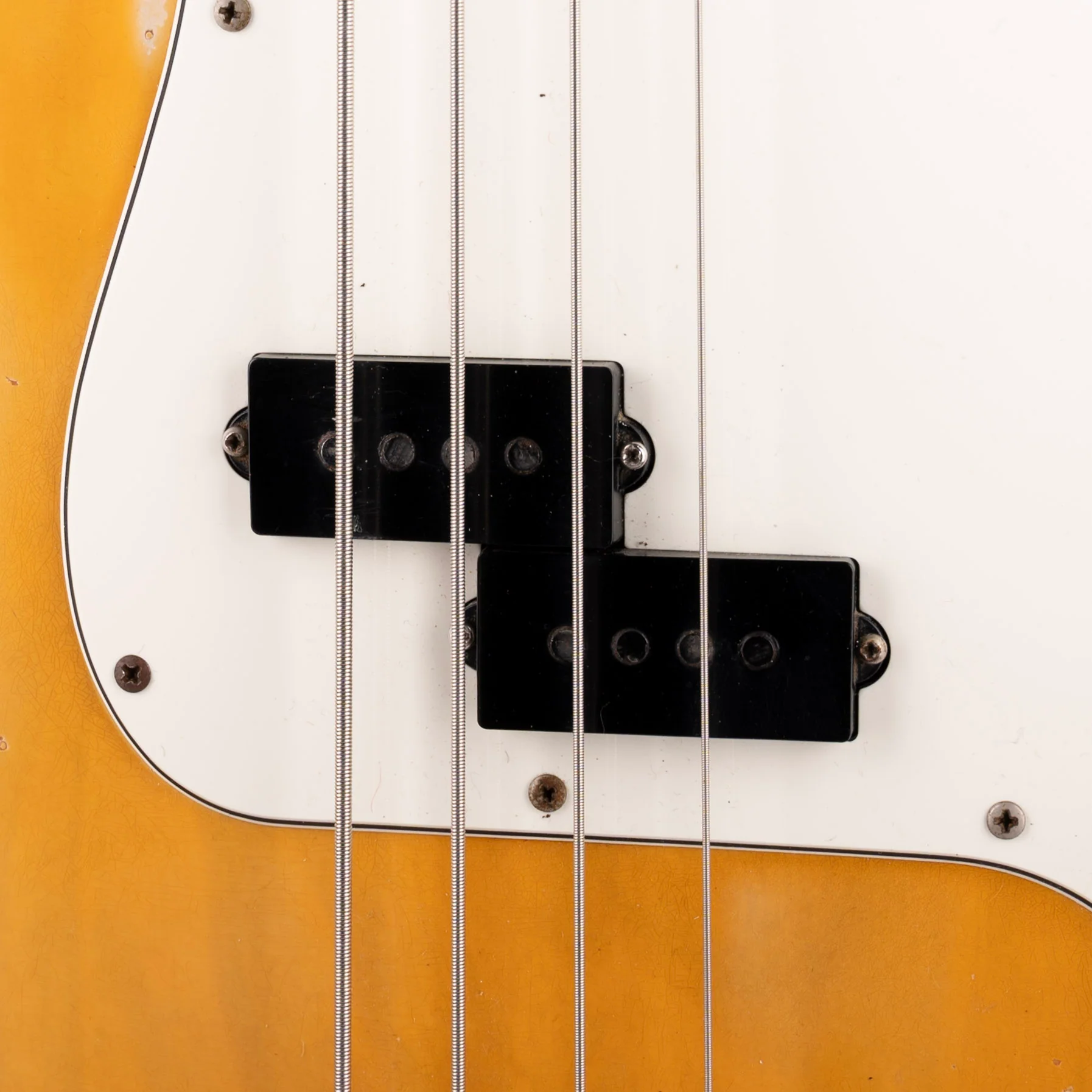 Pre Owned Vintage 1974 Fender Precision Bass Blonde With Case - Image 4