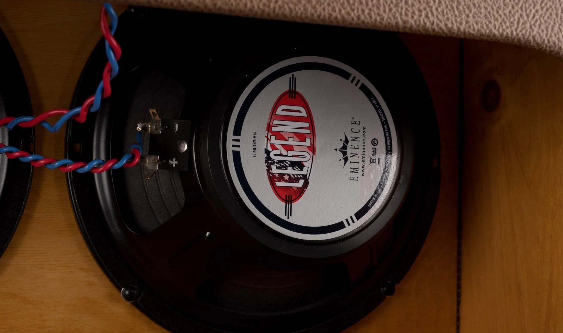 Pre Owned Winfield Cyclone Guitar Amp Head & 2x10 Guitar Amp Cabinet With Head Cover - Image 9