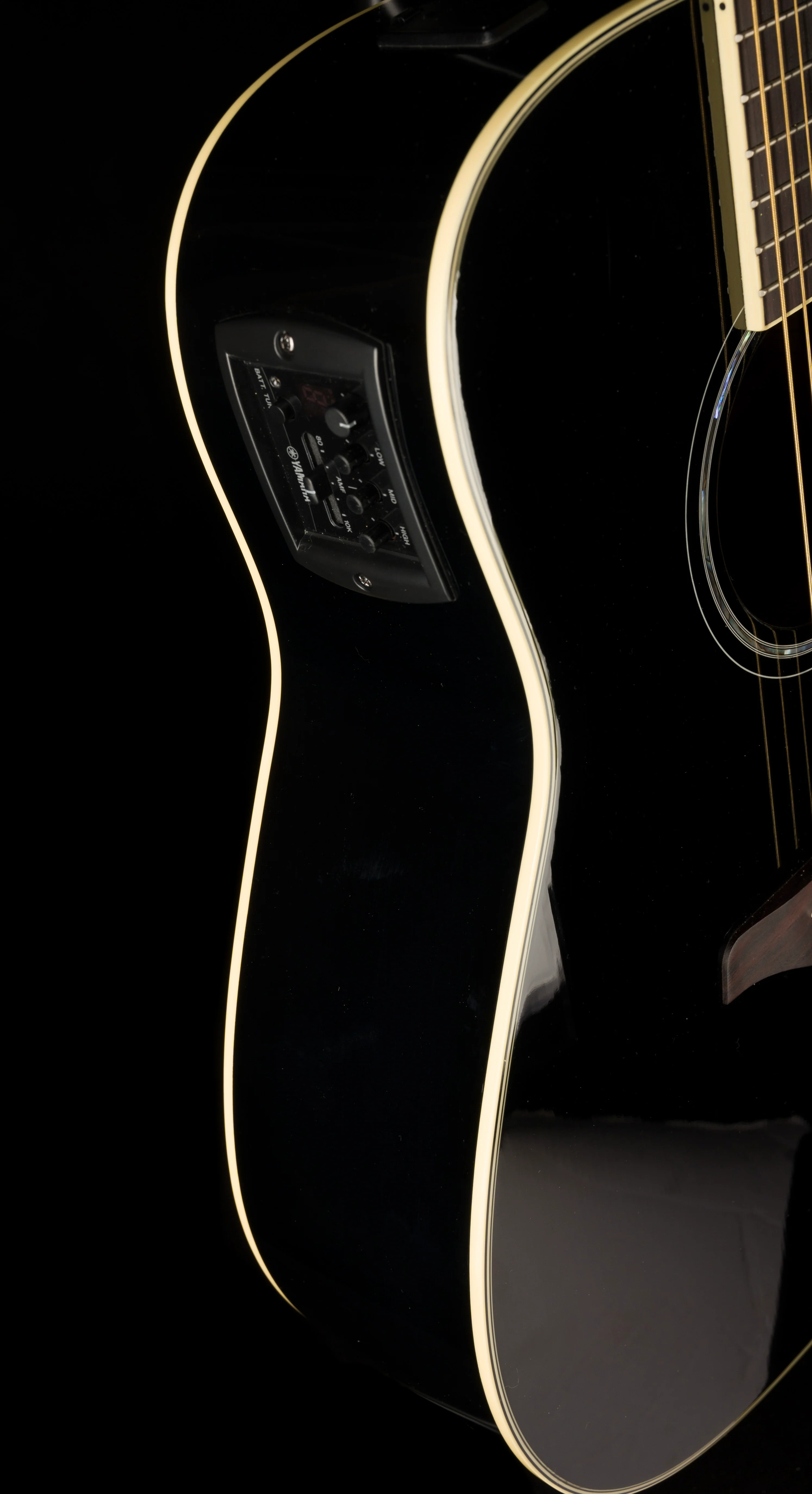 Pre Owned Yamaha FGX830C Dreadnought Cutaway Black With Case - Image 8