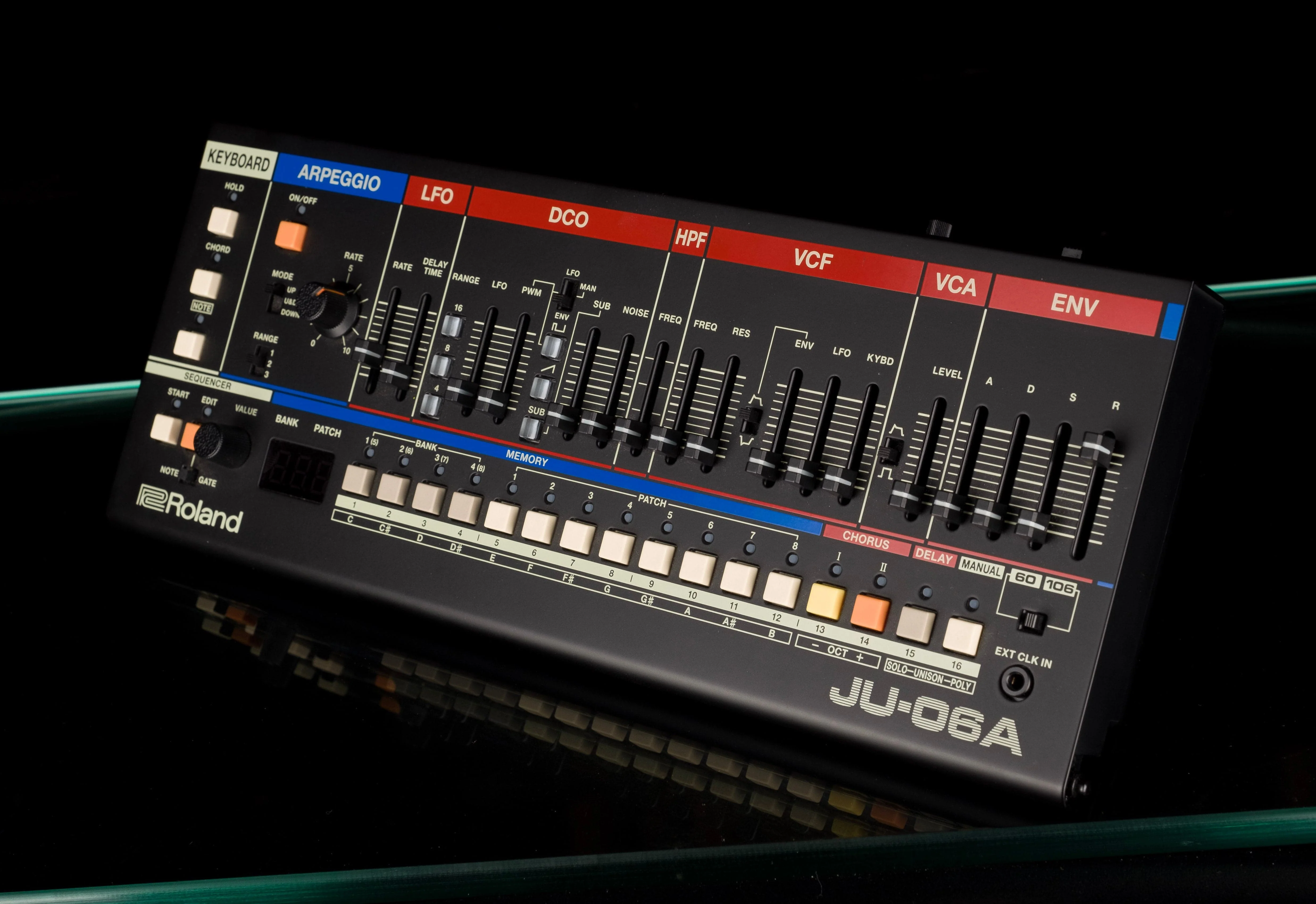 Pre Owned Roland JU-06A Synth With Roland K-25 Keyboard - Image 5