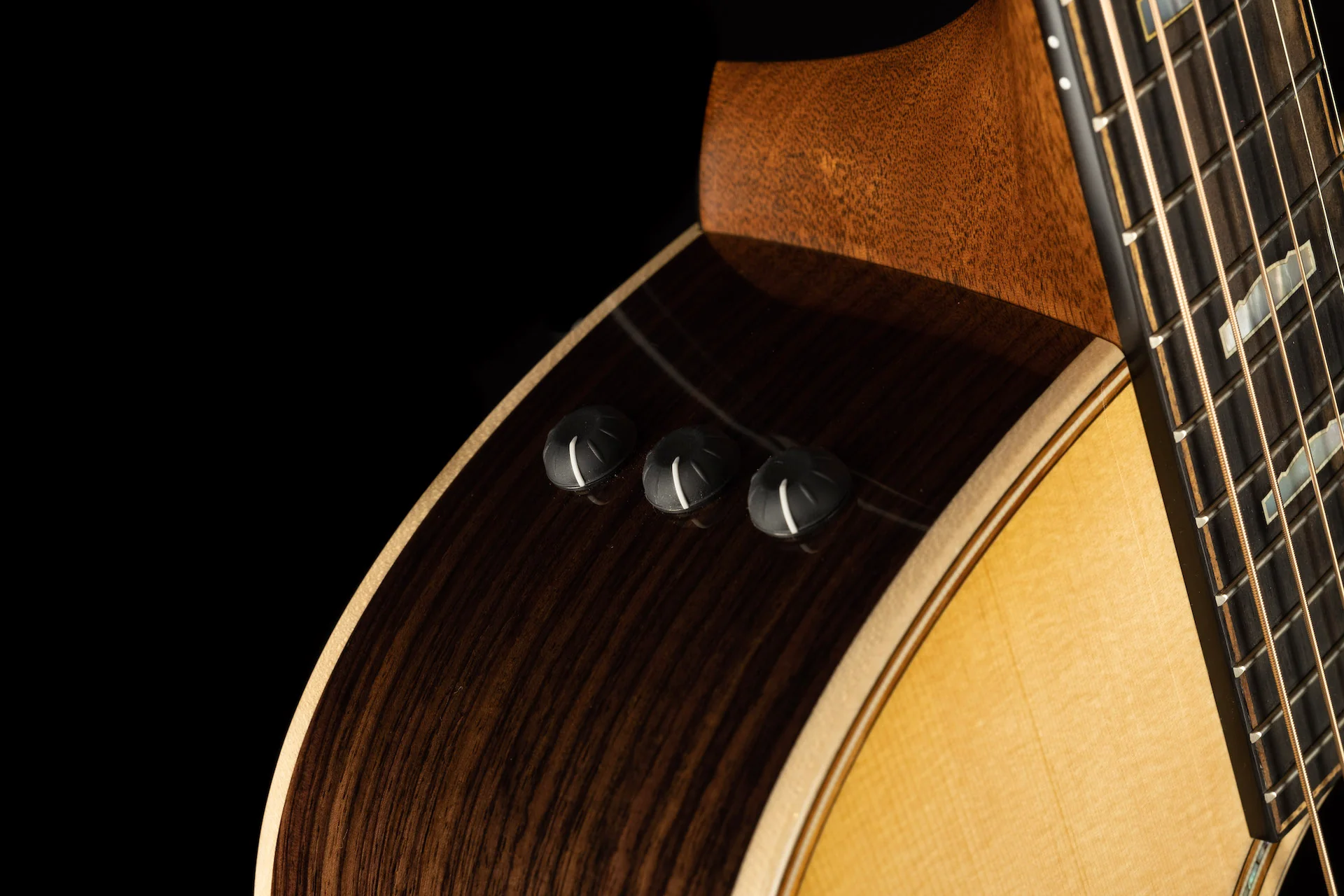 Taylor 818e Acoustic Electric Guitar With Case - Image 7