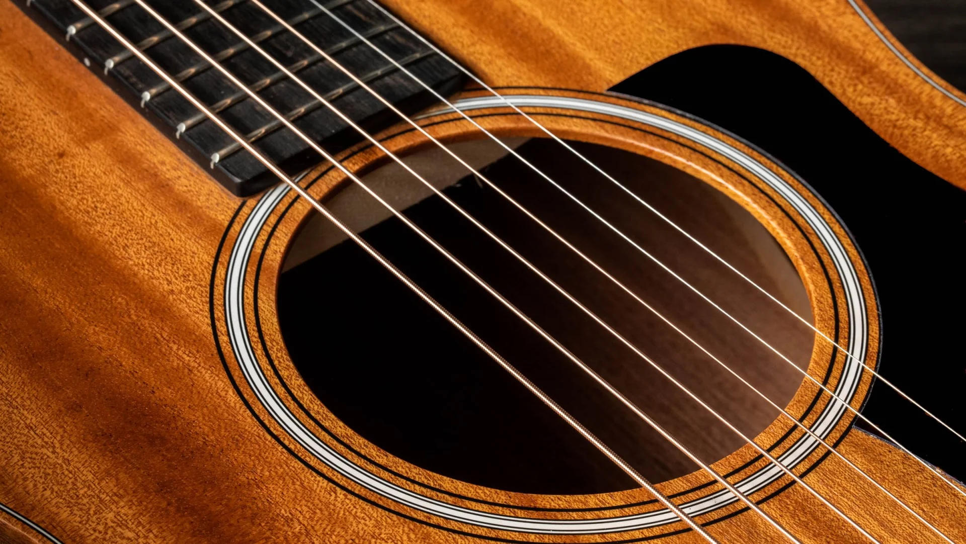 Taylor GS Mini-e Mahogany Acoustic Electric Guitar With Gig Bag - Image 4