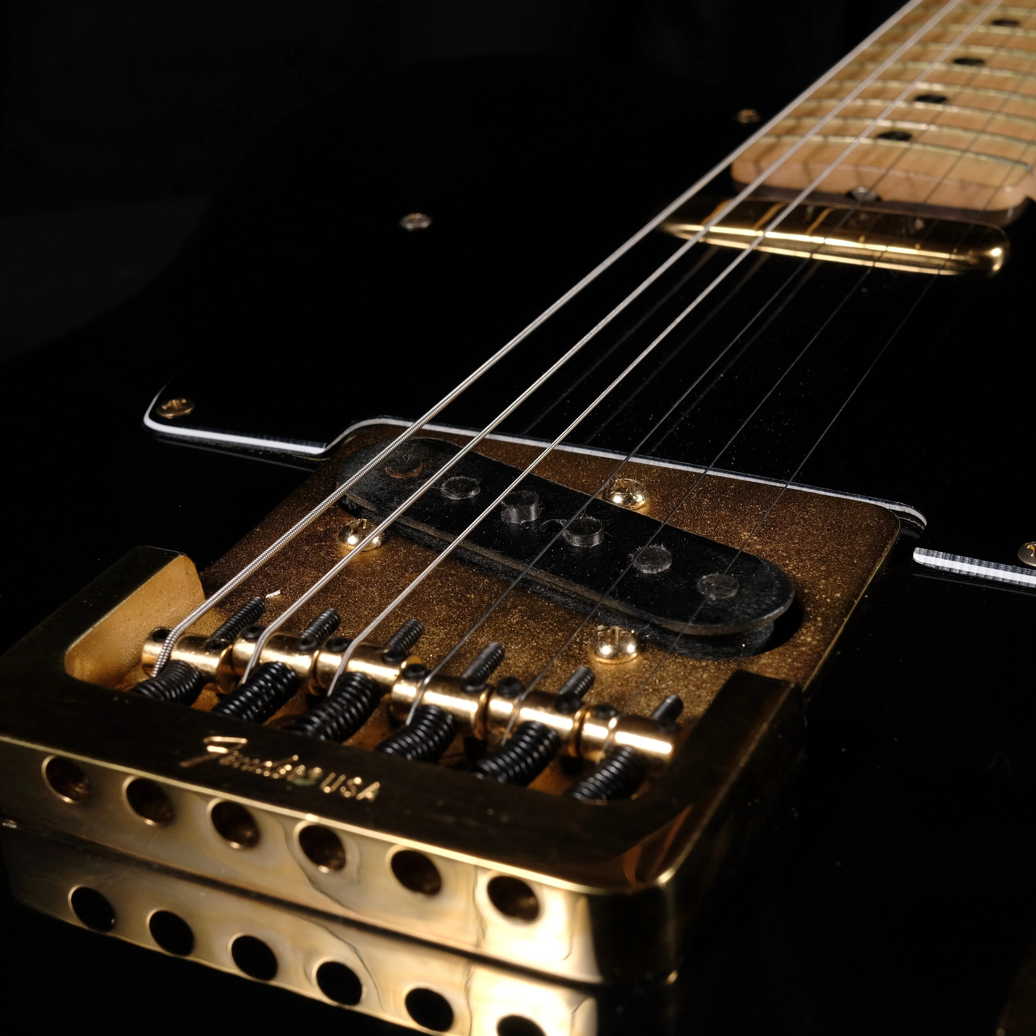 Pre-Owned '81 Fender Black Beauty Black & Gold Collectors Edition Telecaster - Image 5