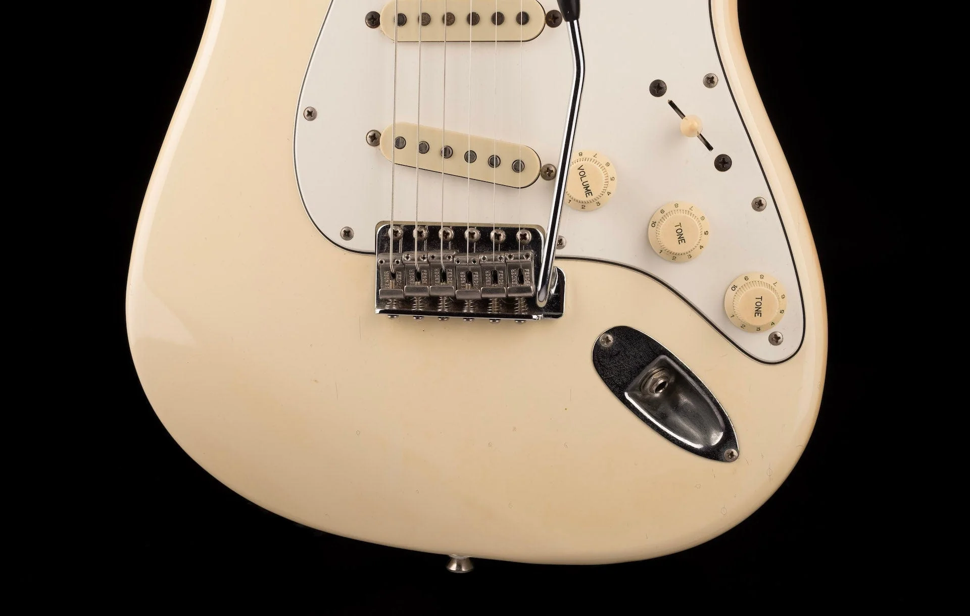 Vintage 1985 Fender ‘72 Reissue ST72-70 Stratocaster MIJ E-Series Olympic White With HSC - Image 5