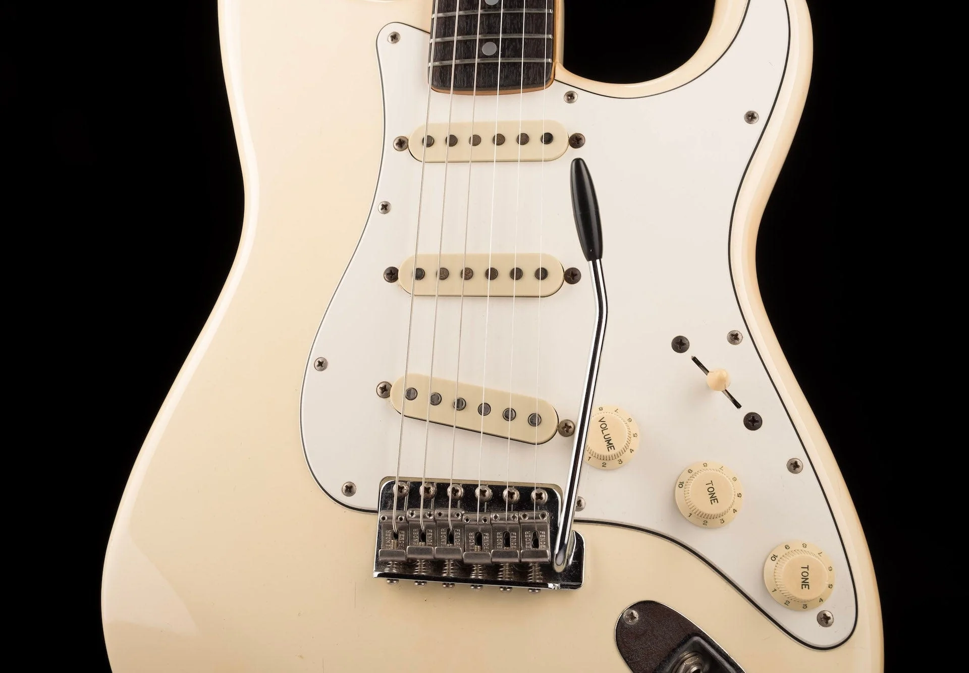 Vintage 1985 Fender ‘72 Reissue ST72-70 Stratocaster MIJ E-Series Olympic White With HSC - Image 6