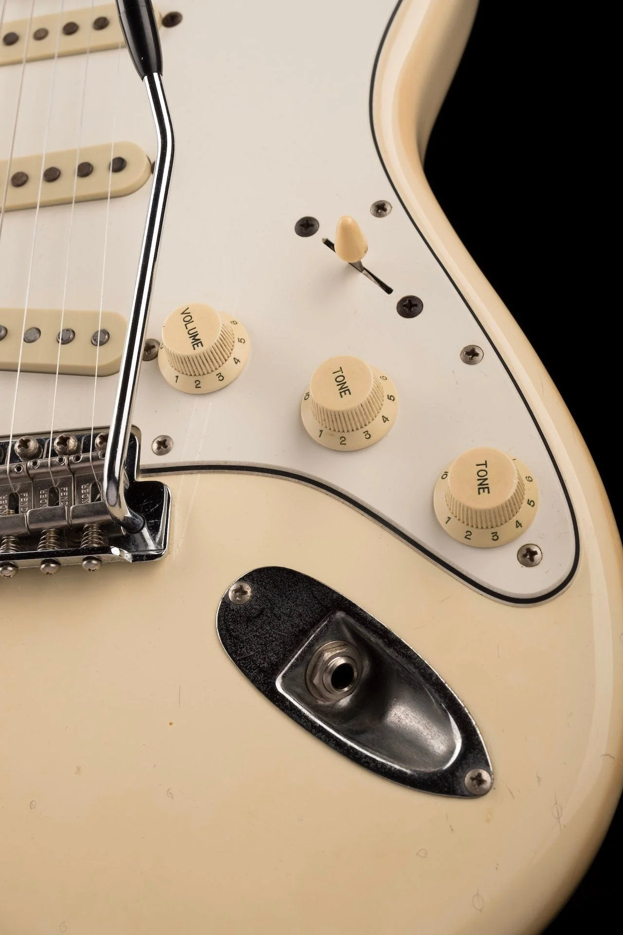 Vintage 1985 Fender ‘72 Reissue ST72-70 Stratocaster MIJ E-Series Olympic White With HSC - Image 8