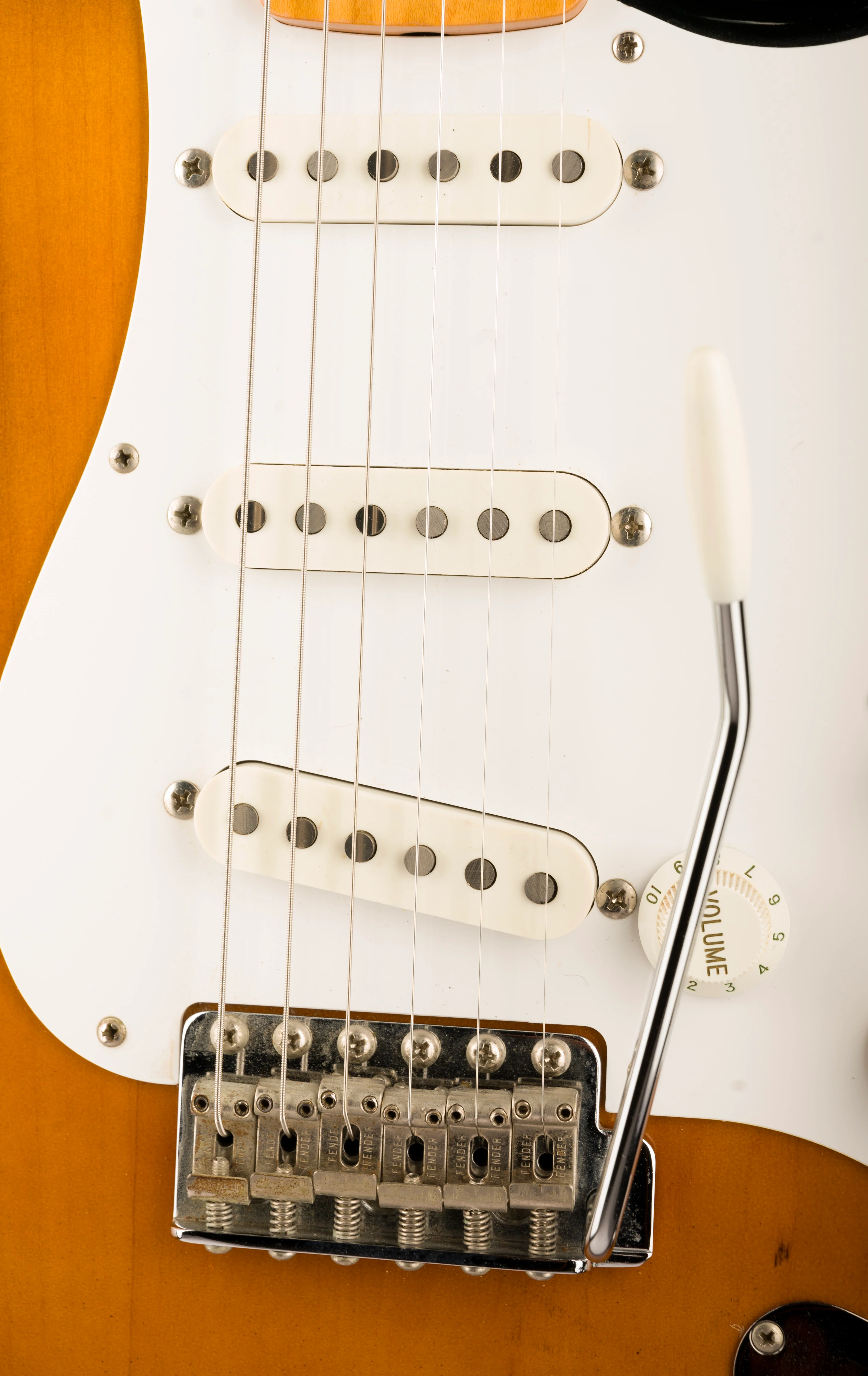 Used 1990 Fender ST-54 Made in Japan 1954 Reissue Stratocaster 2-Tone Sunburst with Gig Bag - Image 7