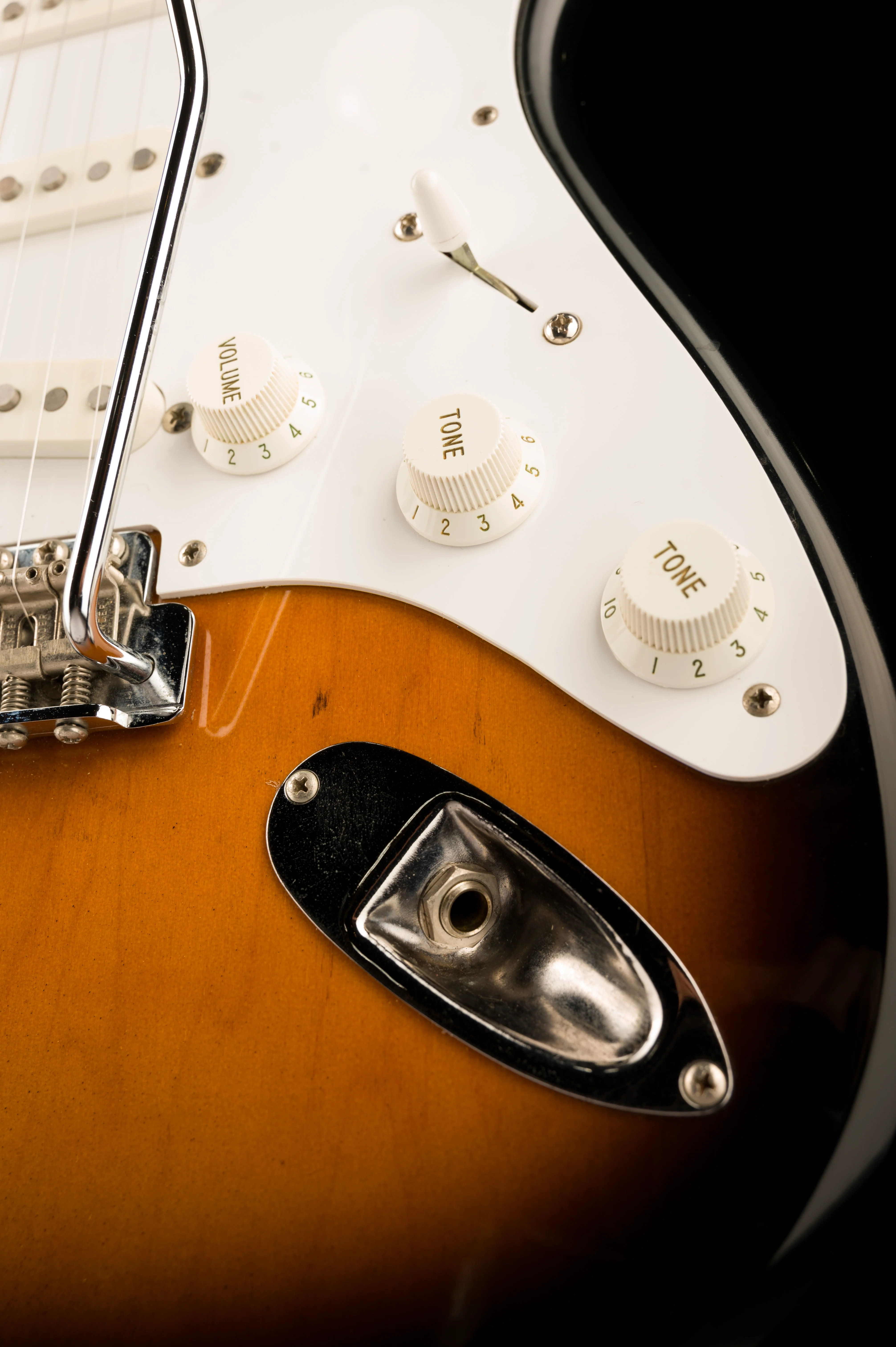 Used 1990 Fender ST-54 Made in Japan 1954 Reissue Stratocaster 2-Tone Sunburst with Gig Bag - Image 8