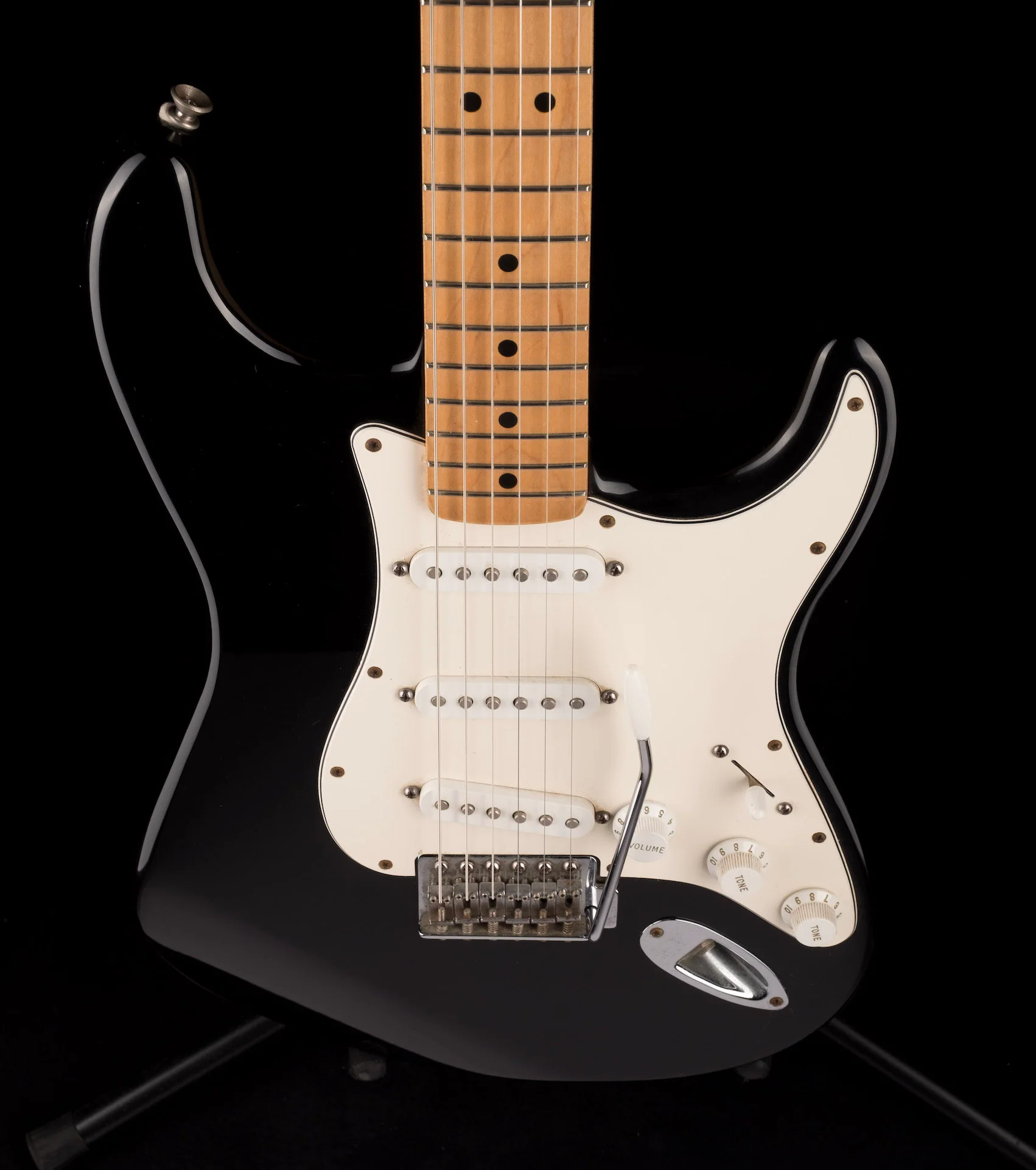 Used 2000 Fender Standard Stratocaster Black Electric Guitar - Image 4