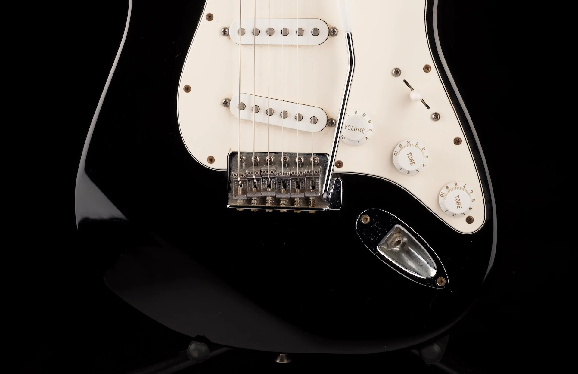 Used 2000 Fender Standard Stratocaster Black Electric Guitar - Image 5