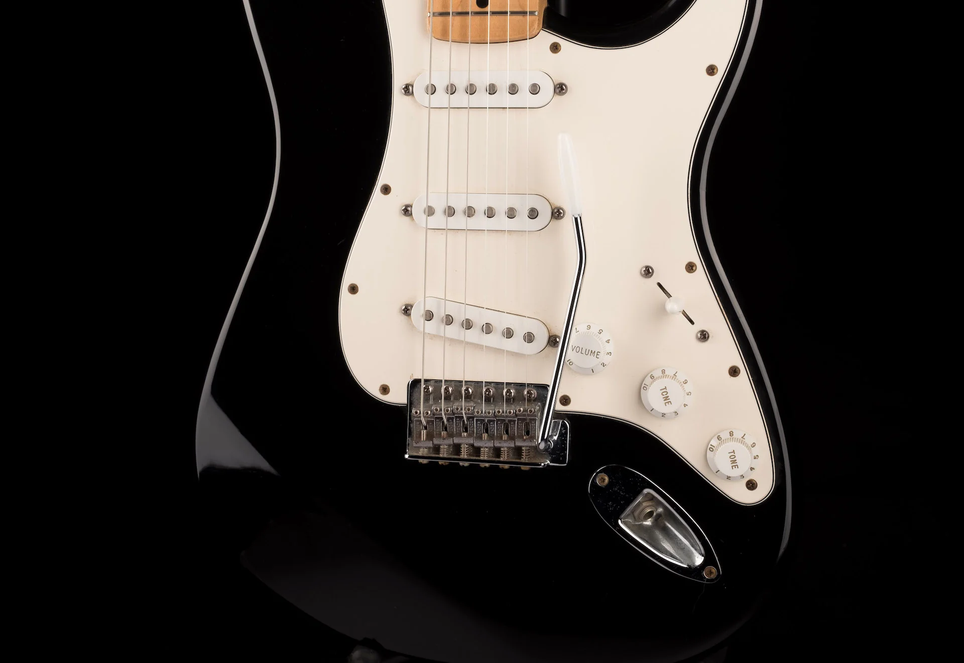 Used 2000 Fender Standard Stratocaster Black Electric Guitar - Image 6