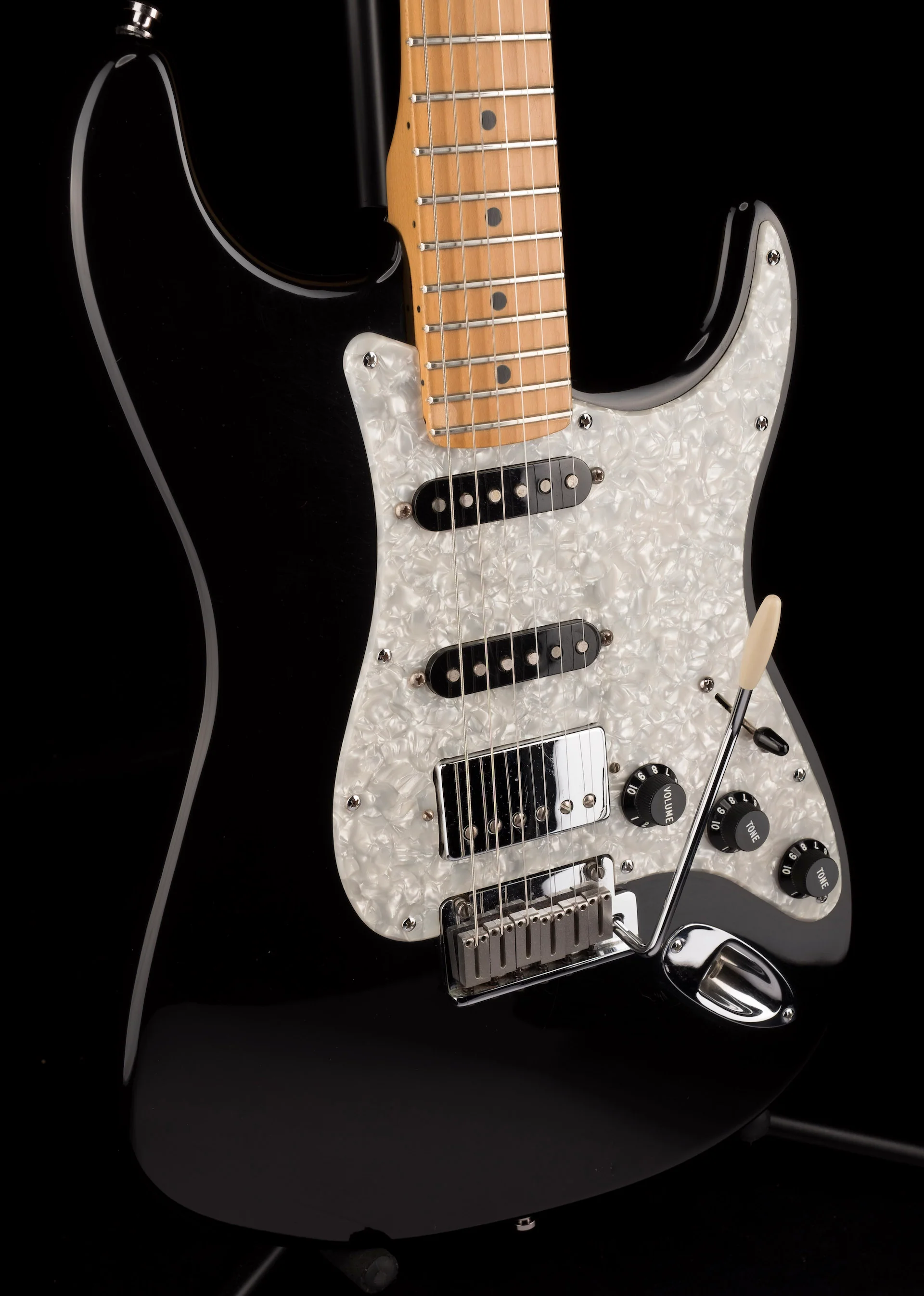 Used 2001 Fender American Series Stratocaster HSS Black with Gig Bag - Image 9
