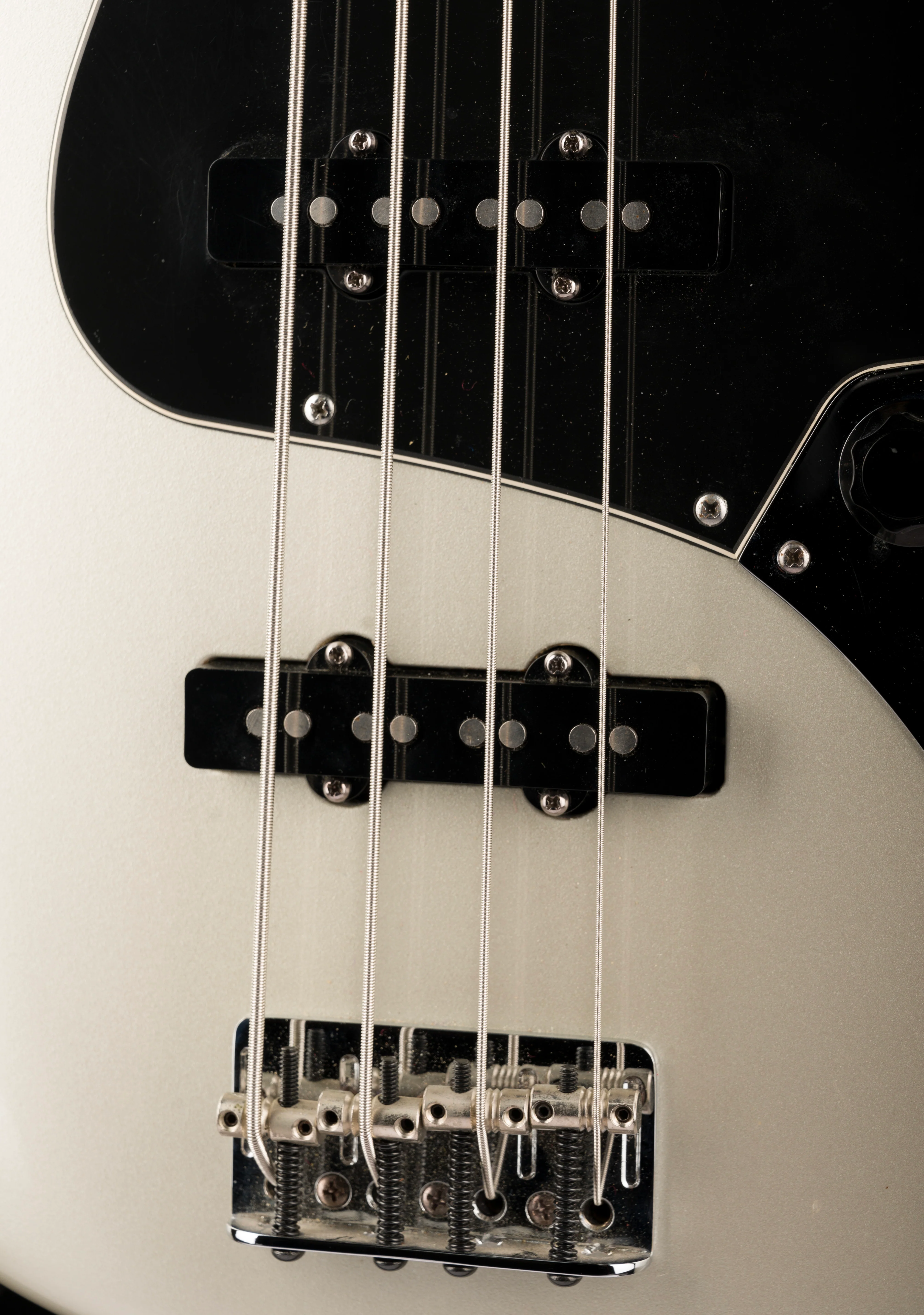 Used 2004 Fender American Jazz Bass Rosewood Fingerboard Chrome Silver With OHSC - Image 7