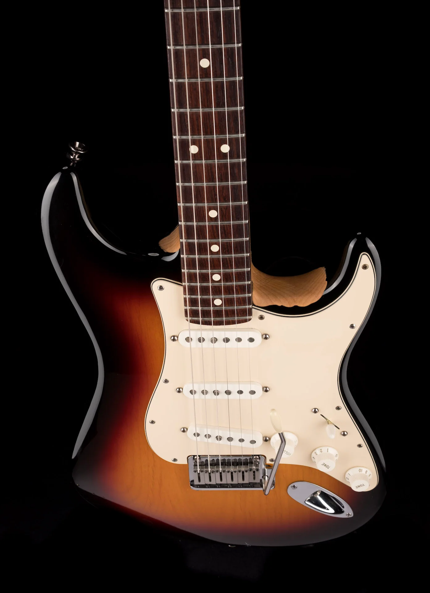 Used 2006 Fender 60th Anniversary American Series Stratocaster 3-Tone Sunburst with OHSC - Image 4