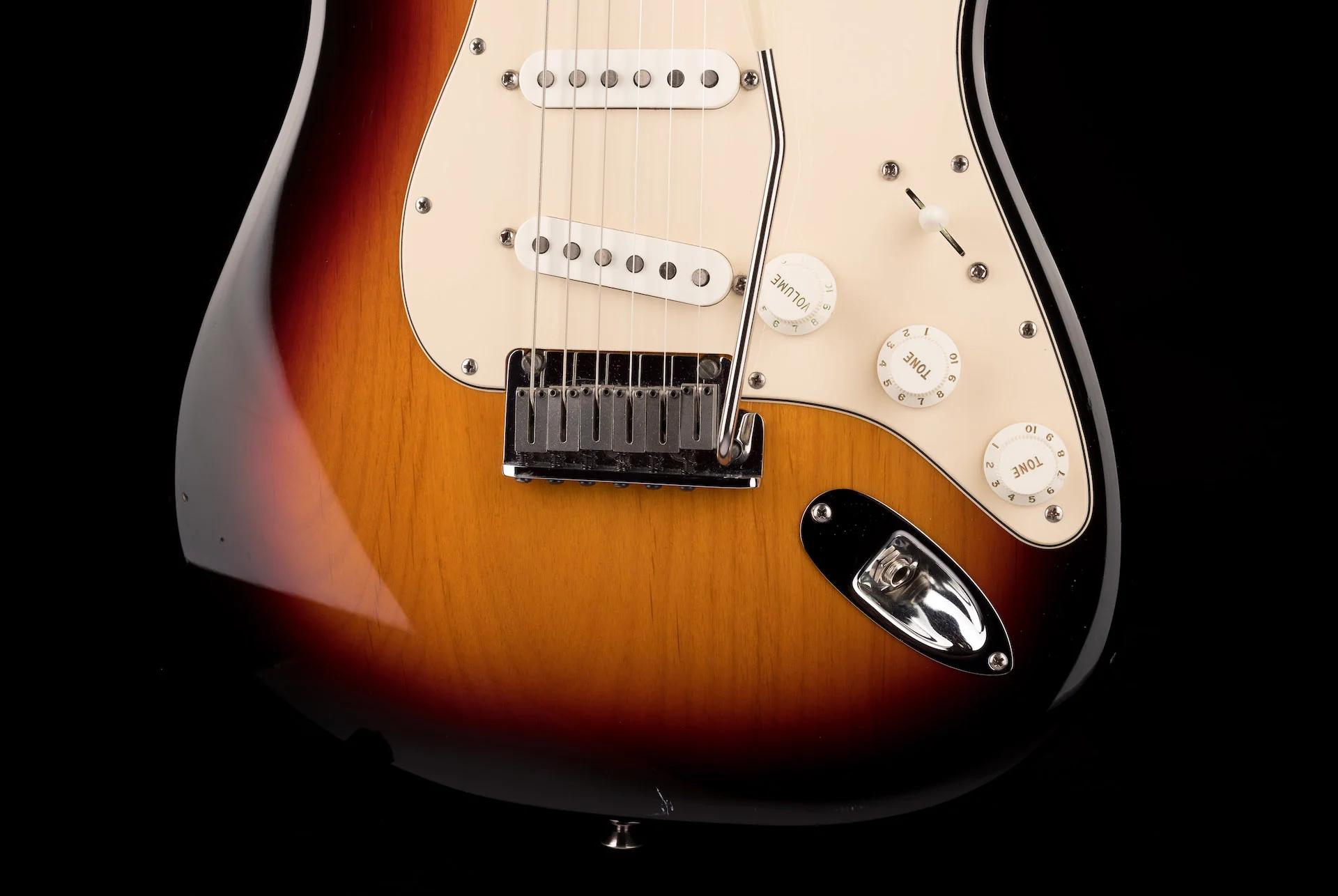 Used 2006 Fender 60th Anniversary American Series Stratocaster 3-Tone Sunburst with OHSC - Image 5