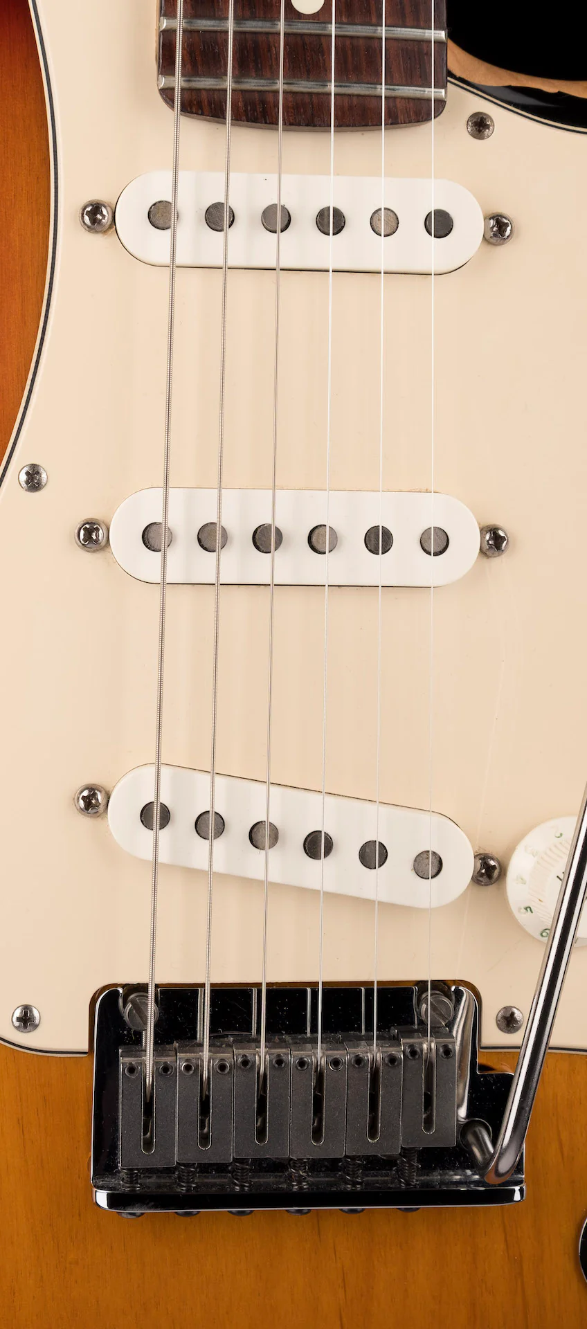 Used 2006 Fender 60th Anniversary American Series Stratocaster 3-Tone Sunburst with OHSC - Image 7