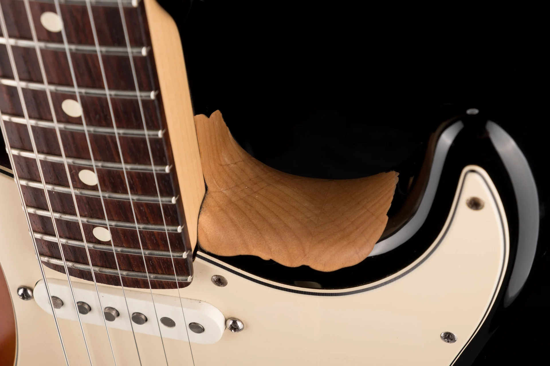 Used 2006 Fender 60th Anniversary American Series Stratocaster 3-Tone Sunburst with OHSC - Image 9