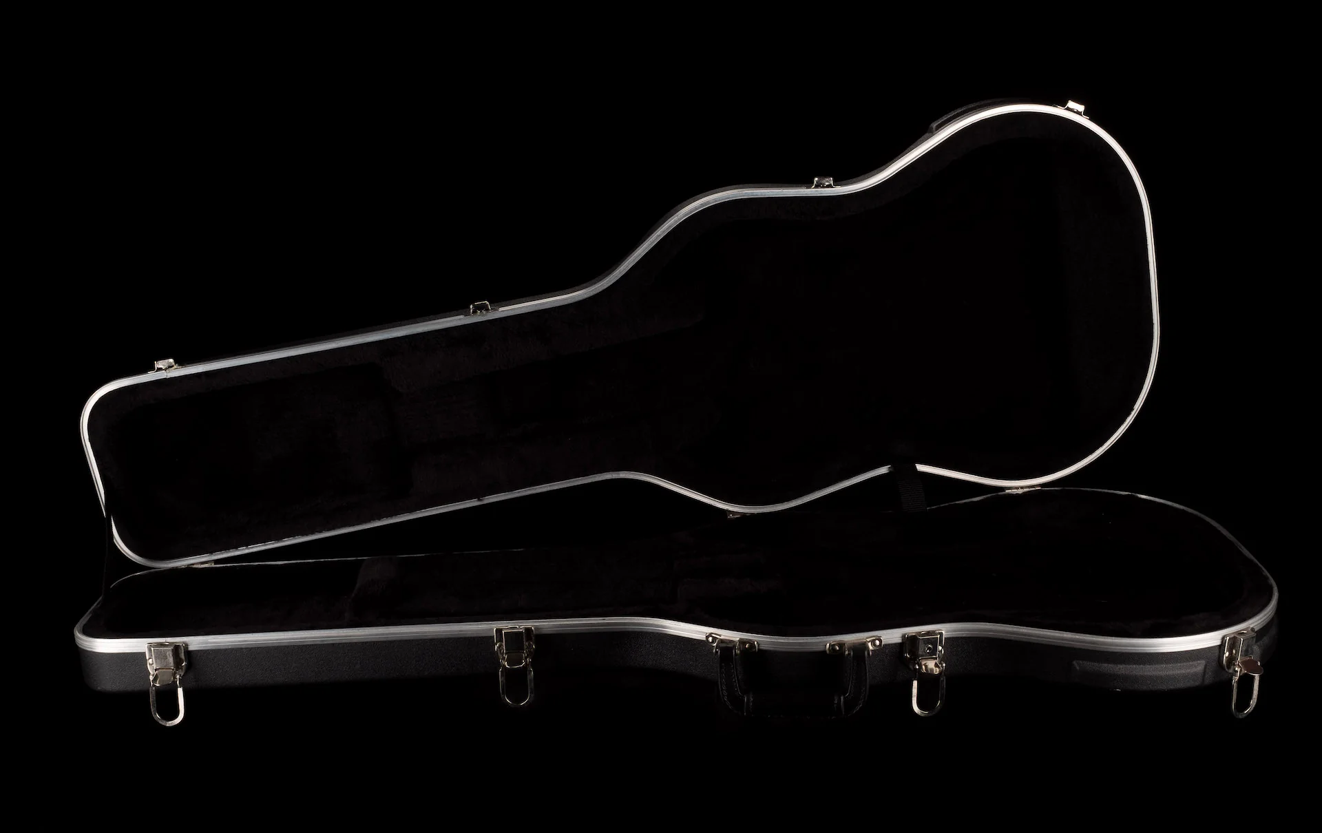 Used 2007 Carvin Bolt Sapphire Blue with OHSC - Image 18
