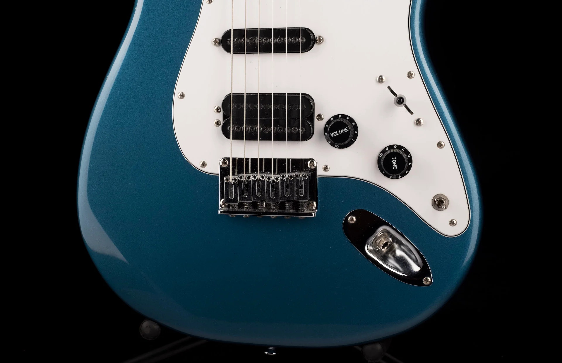 Used 2007 Carvin Bolt Sapphire Blue with OHSC - Image 5