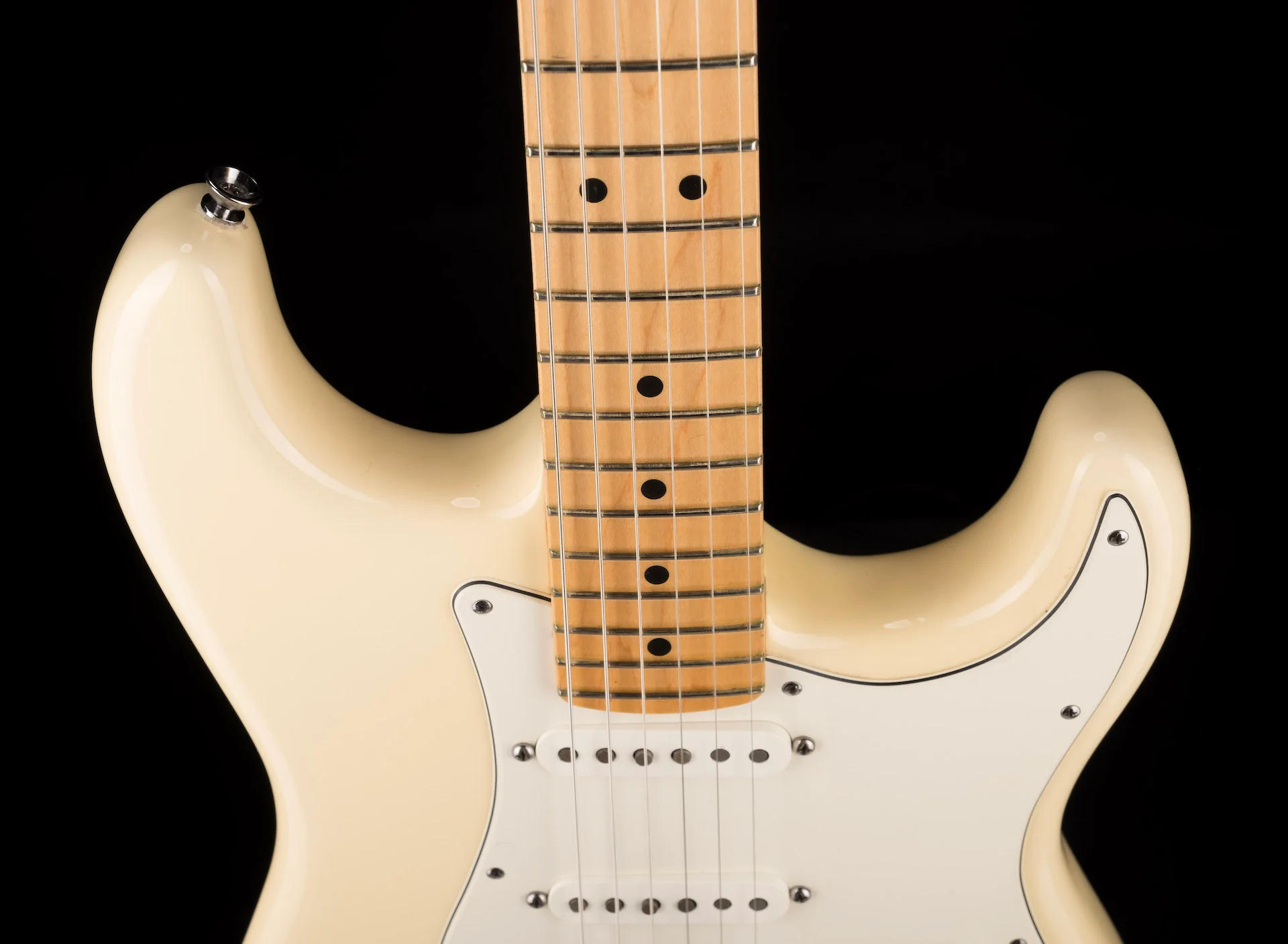 Used 2011 Fender American Standard Stratocaster Olympic White with OHSC - Image 3
