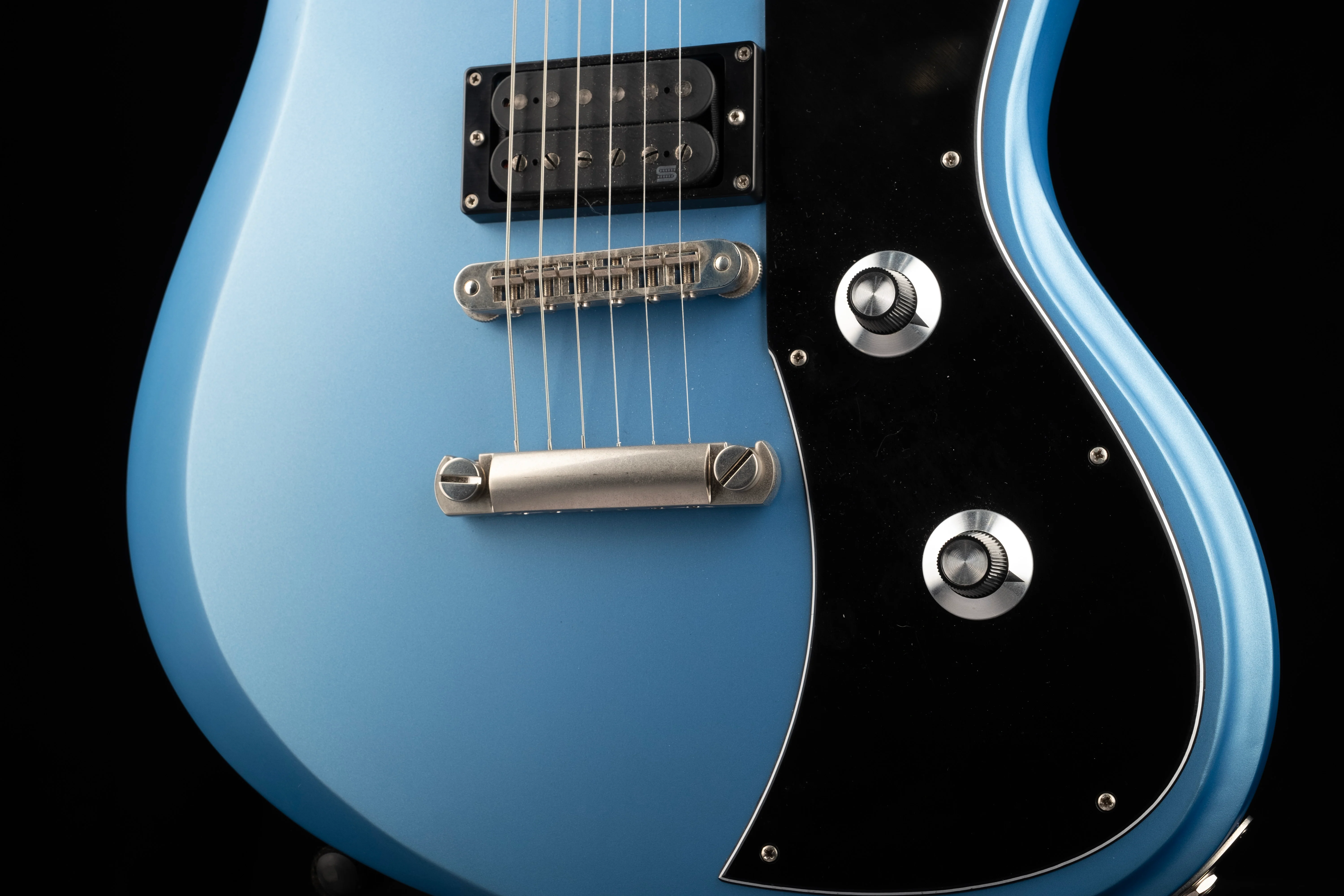 Used Dunable Yeti with Seymour Duncan Pickups Pelham Blue Satin with Gig Bag - Image 4