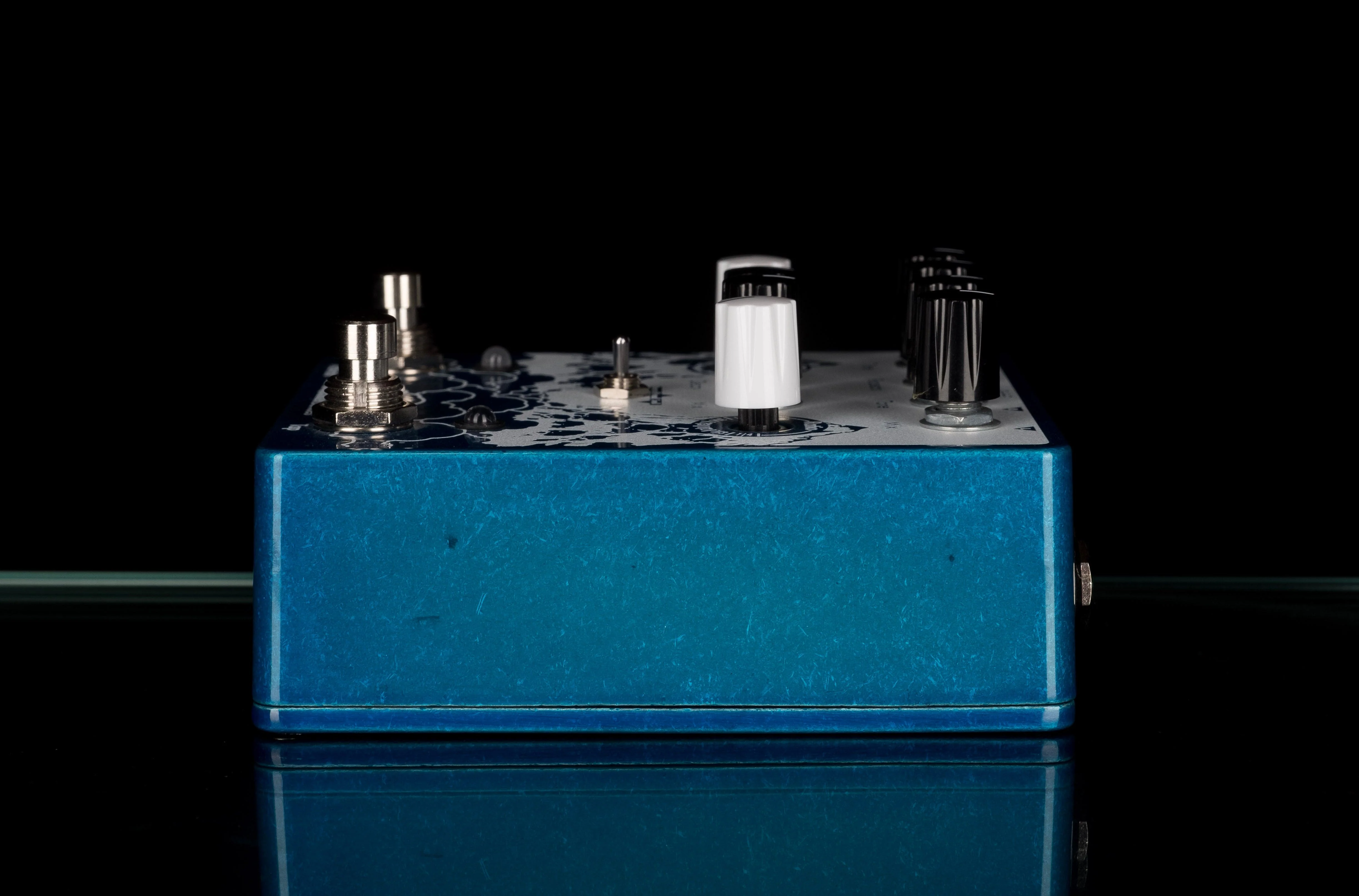 Used EarthQuaker Devices Avalanche Run V2 Reverb/Delay Guitar Effect Pedal - Image 4