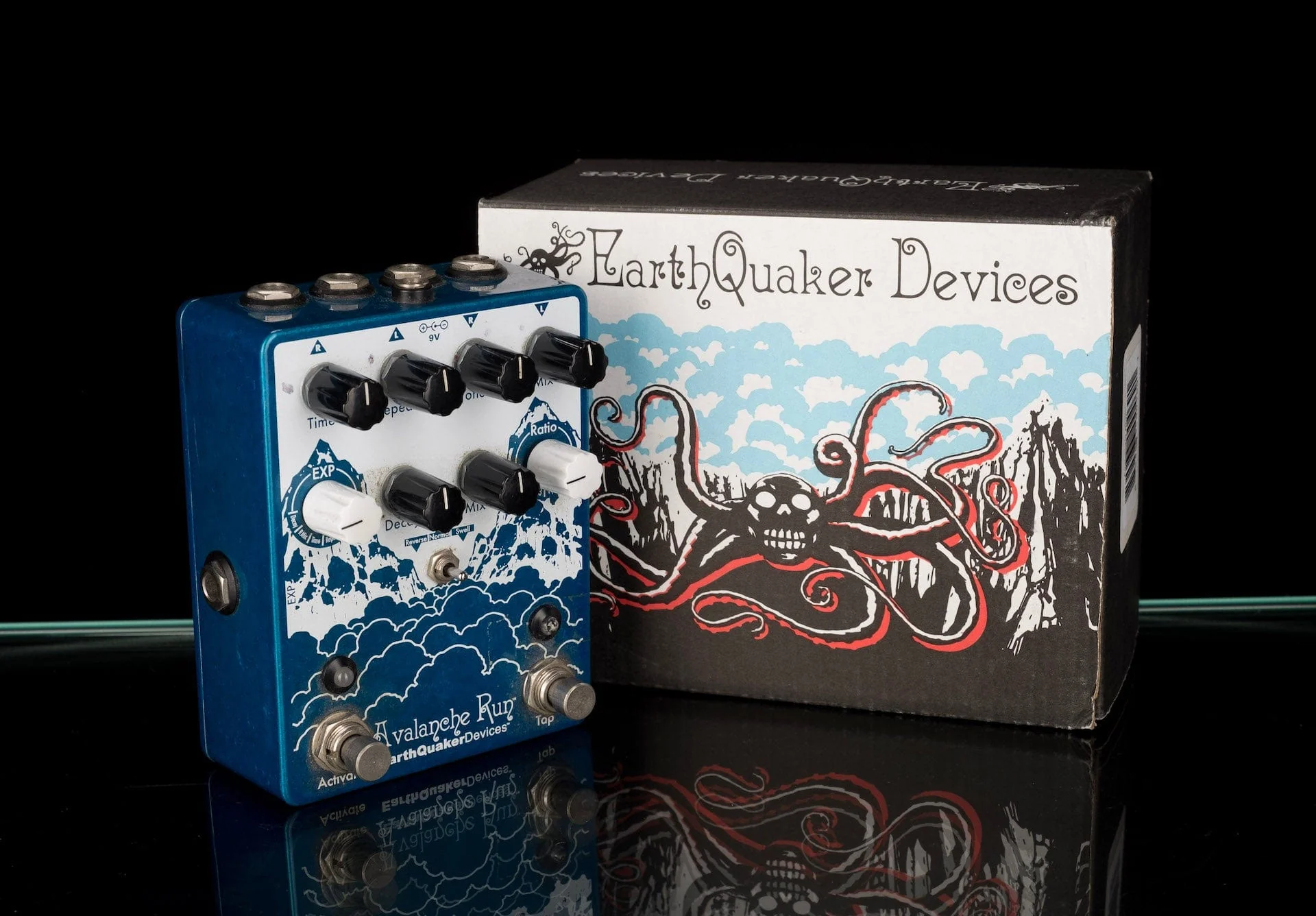 Used EarthQuaker Devices Avalanche Run Stereo Reverb/Delay with Tap Tempo Pedal With Box