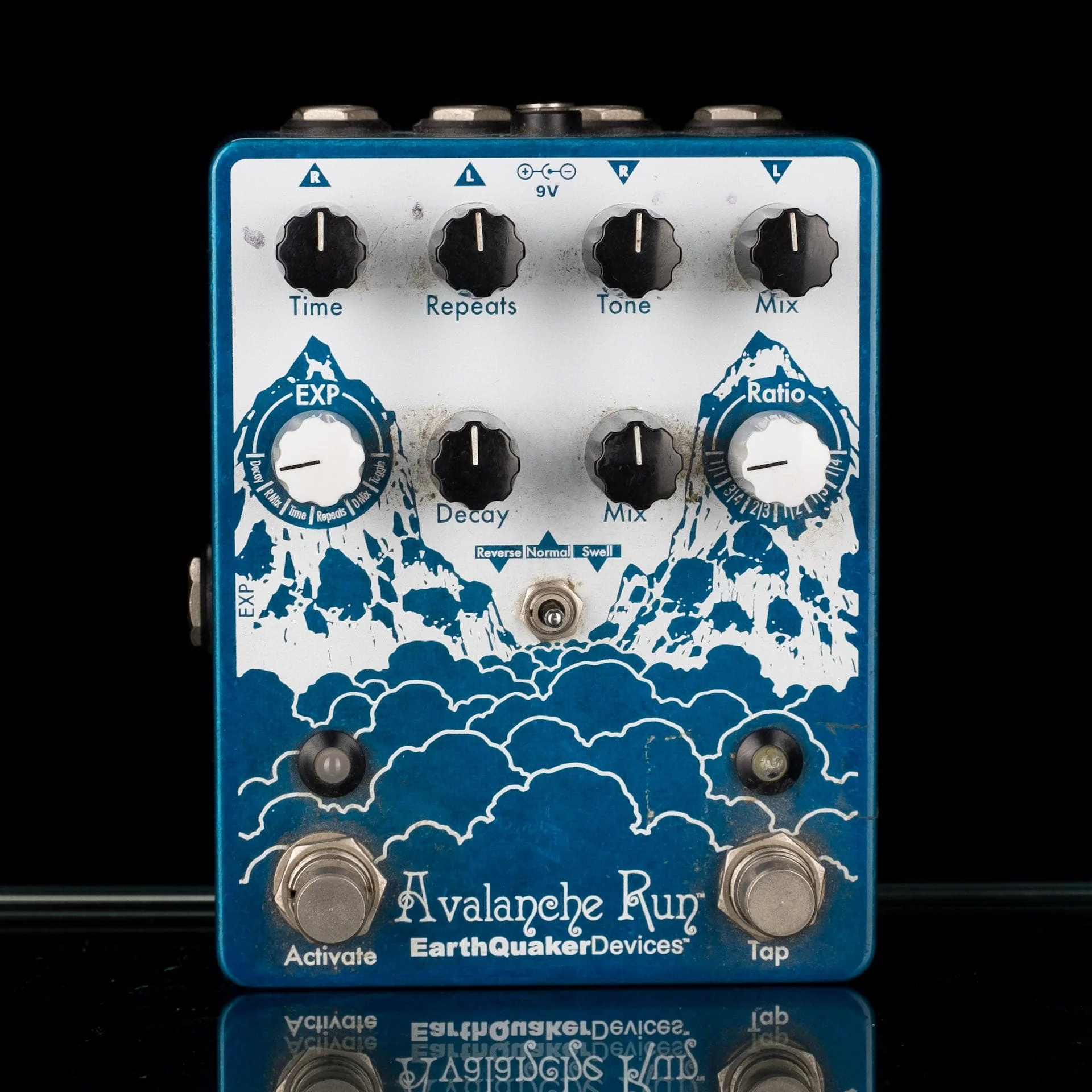 Used EarthQuaker Devices Avalanche Run Stereo Reverb/Delay with Tap Tempo Pedal With Box - Image 2